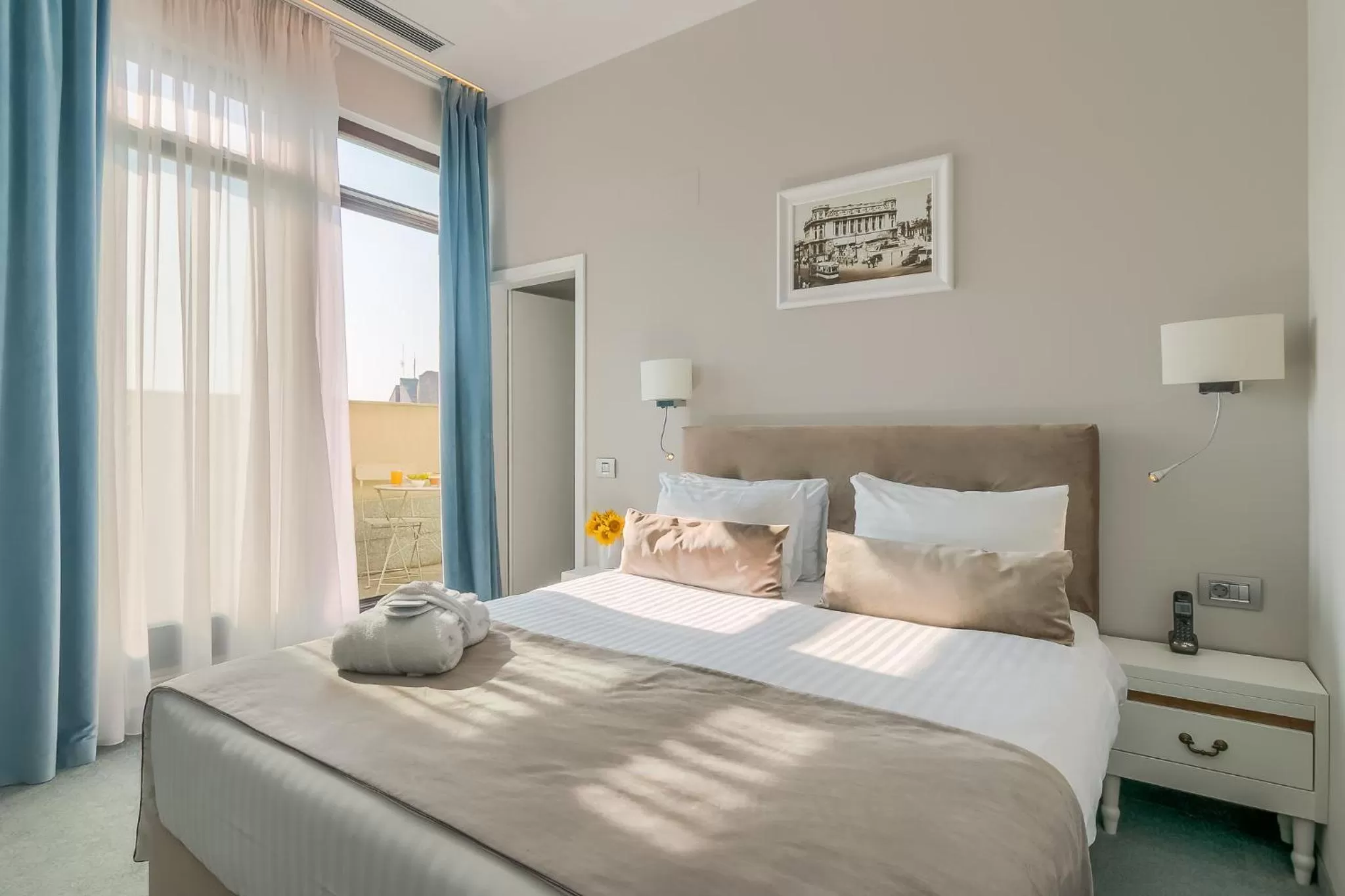 Bed in New Era Hotel Old Town Party Zone Bucharest- parking with fee nearby - NOT at the hotel !