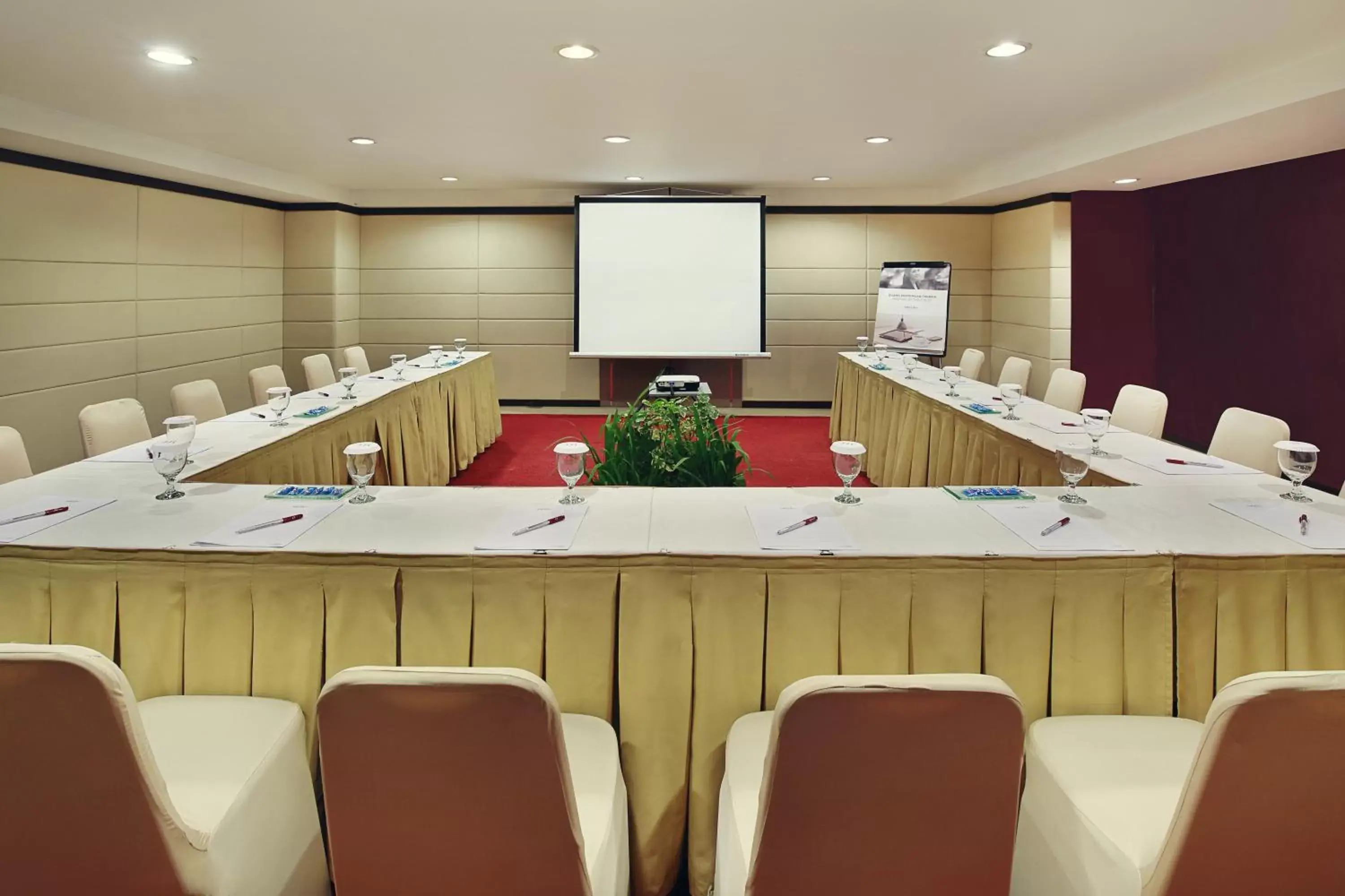 Meeting/conference room, Business Area/Conference Room in Mercure Pontianak City Center
