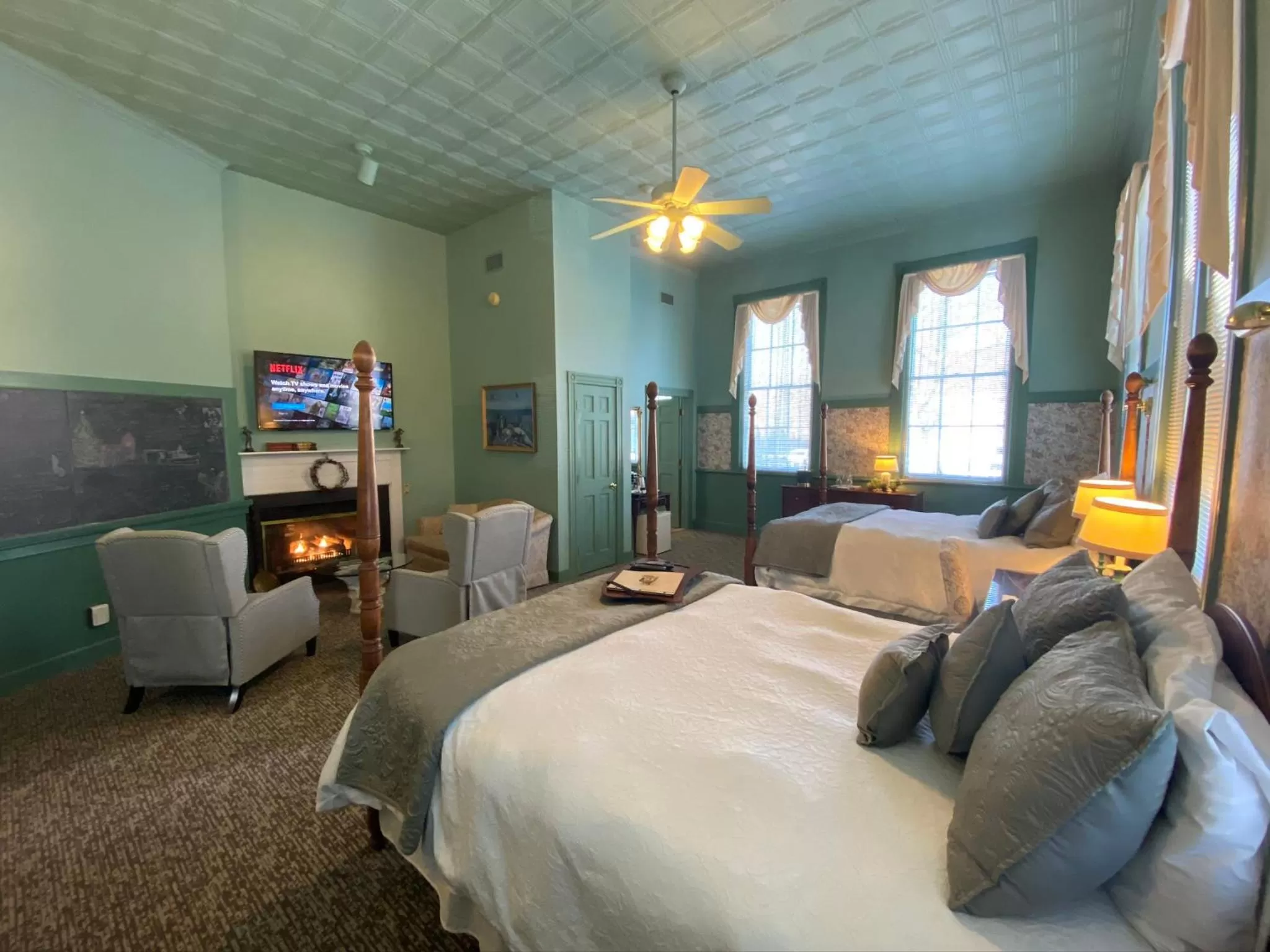 Photo of the whole room, Bed in Chambery Inn