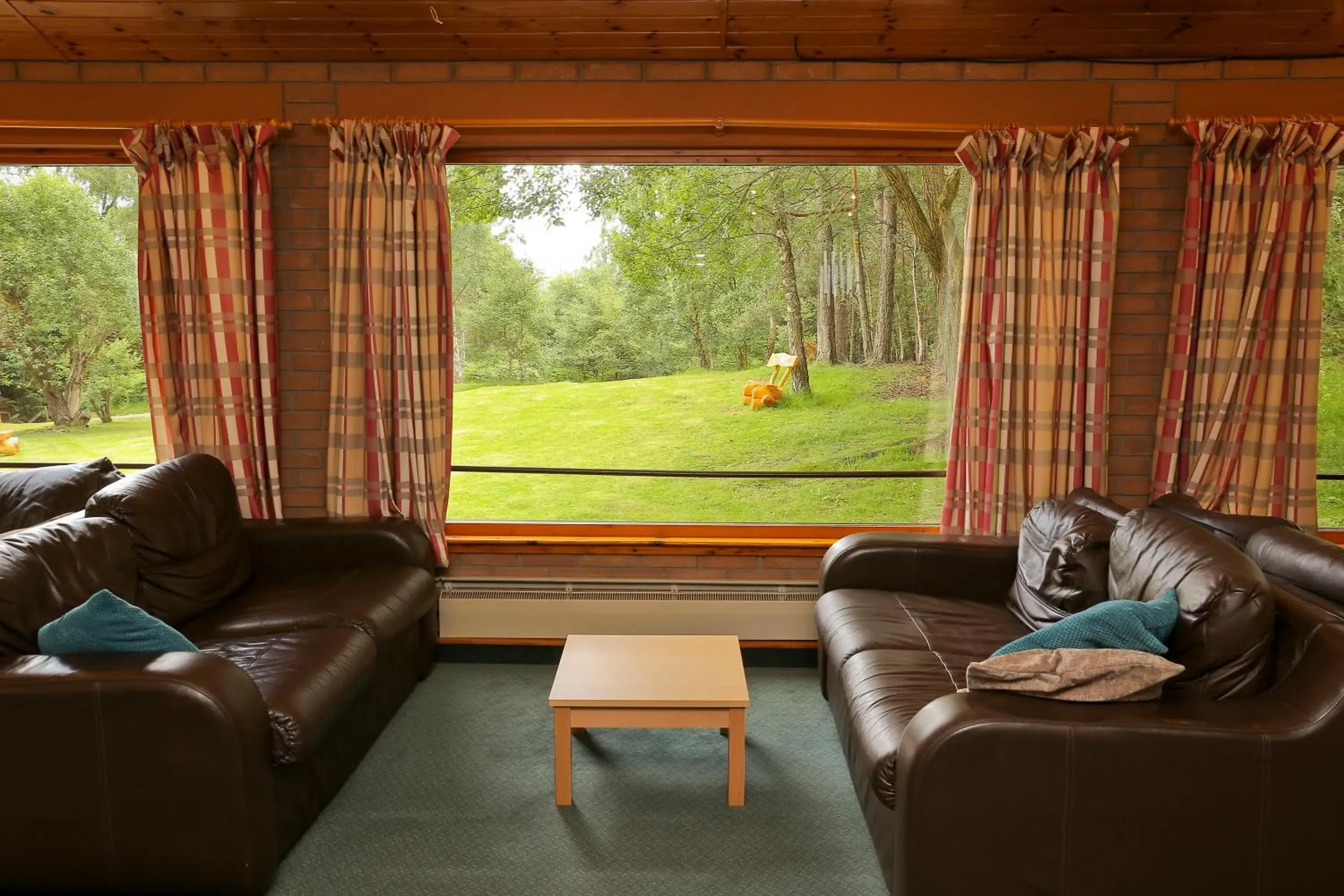 Communal lounge/ TV room, Seating Area in Aviemore Youth Hostel