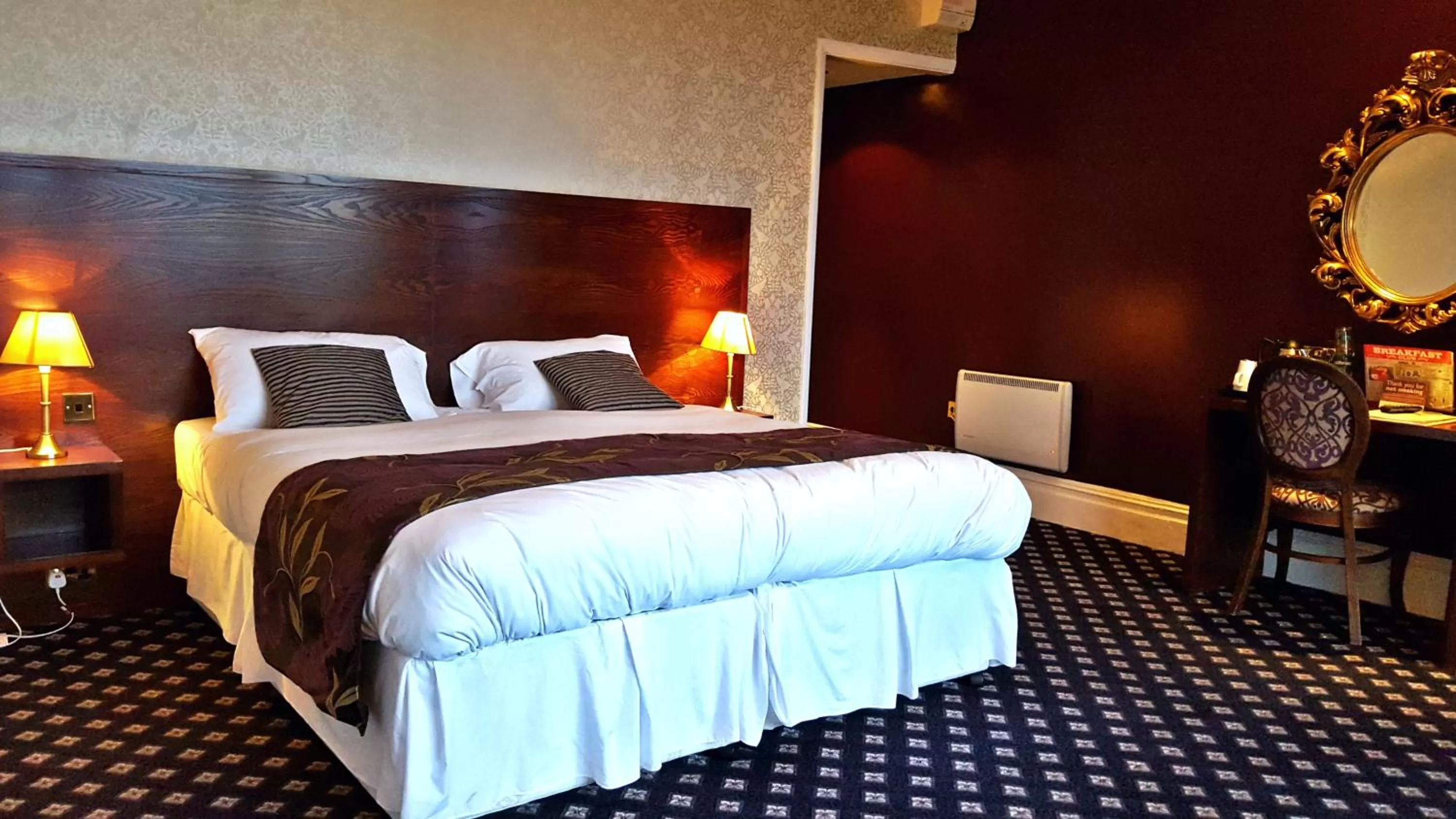 Bedroom, Bed in The Foley Arms Hotel Wetherspoon