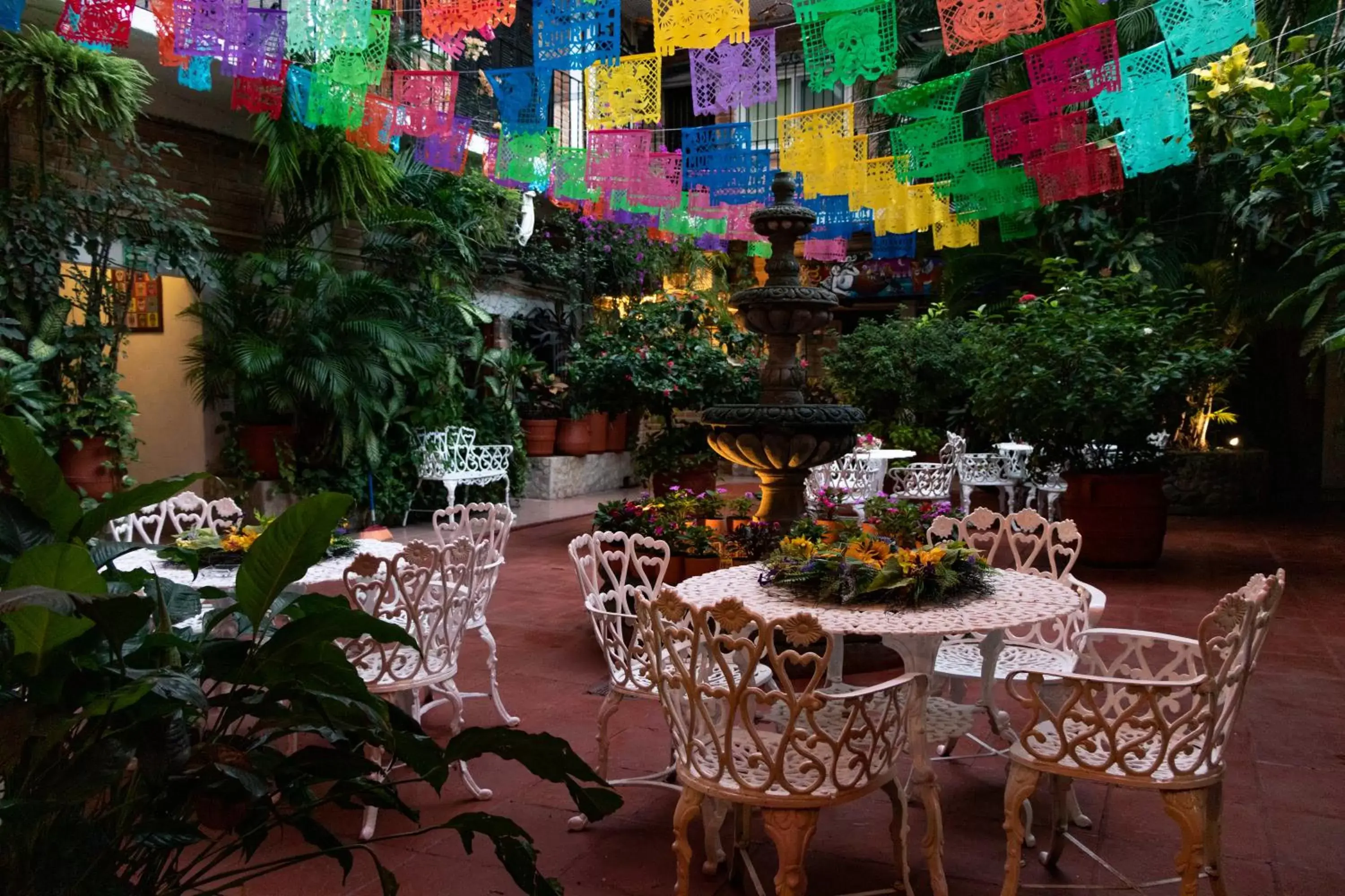 Patio, Restaurant/Places to Eat in Hotel Posada De Roger