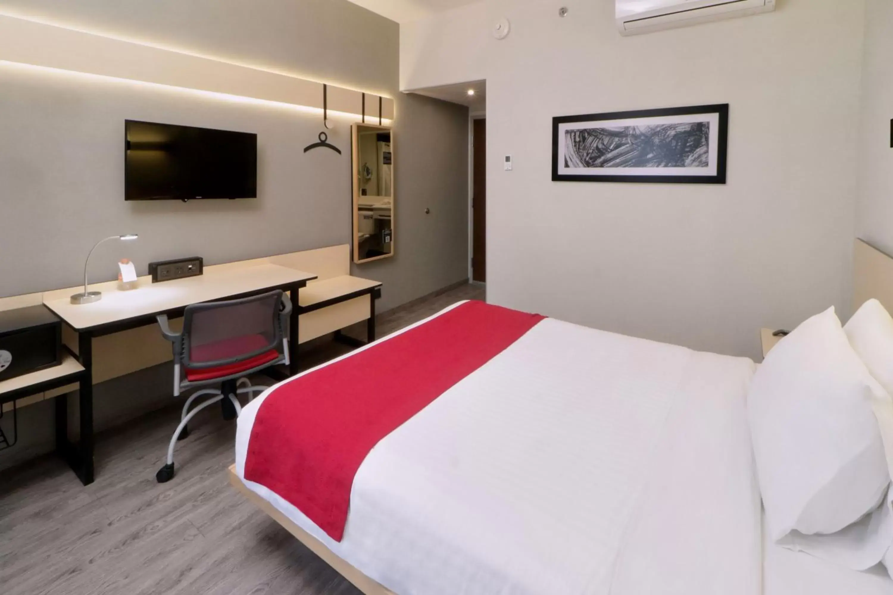 Photo of the whole room, Bed in City Express Plus by Marriott Monterrey Galerías