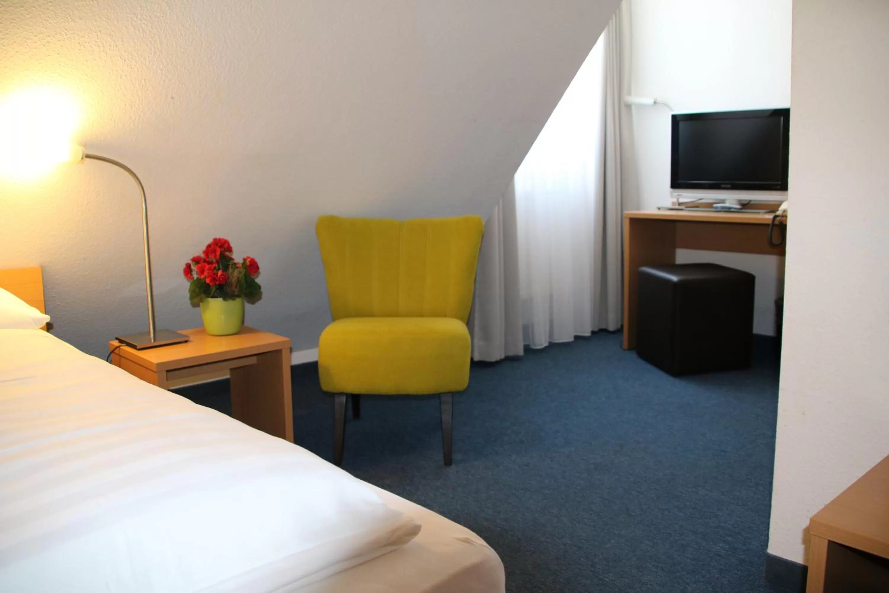 Bedroom, Bed in Württembergischer Hof