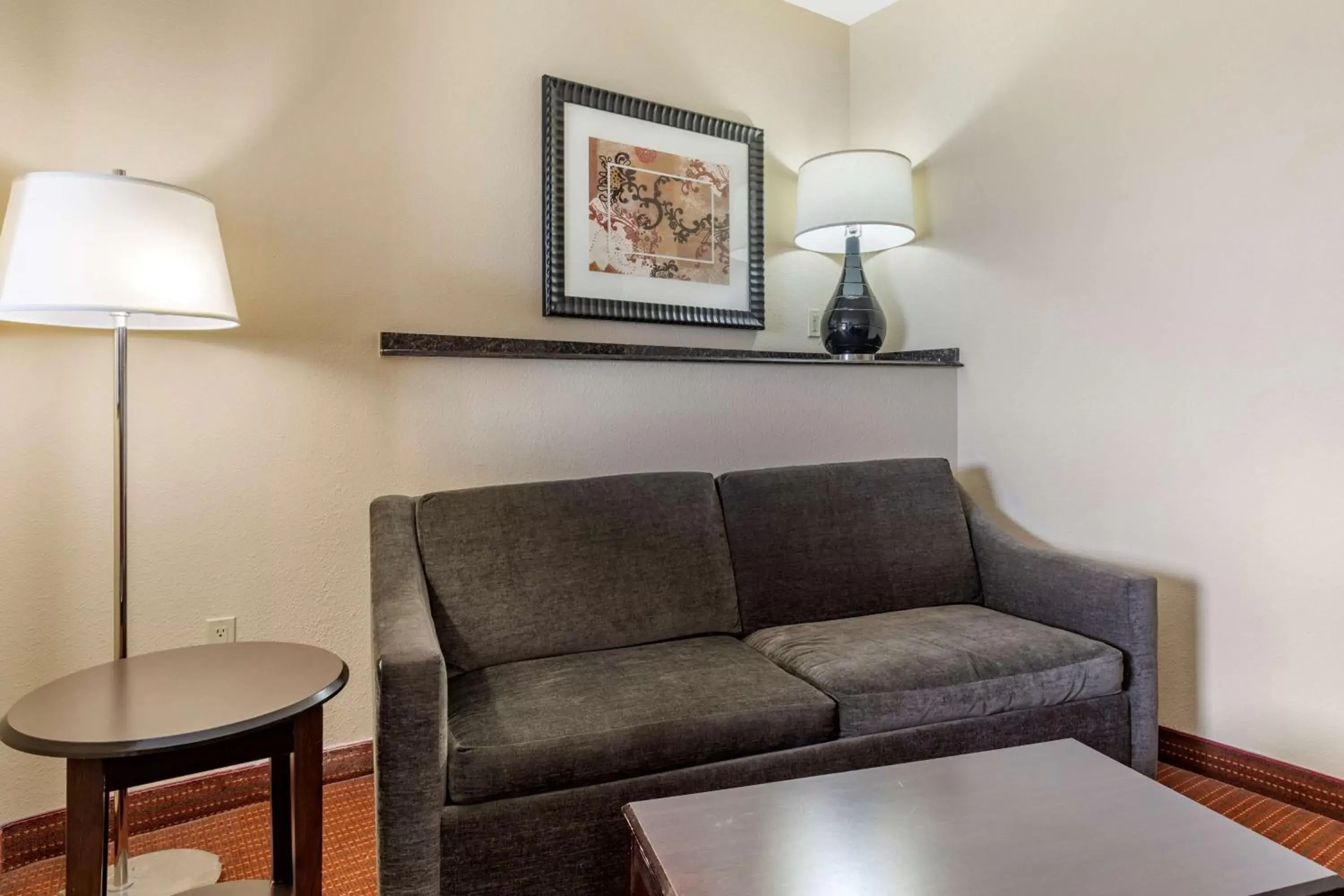 Living room, Seating Area in Best Western Plus DFW Airport West Euless