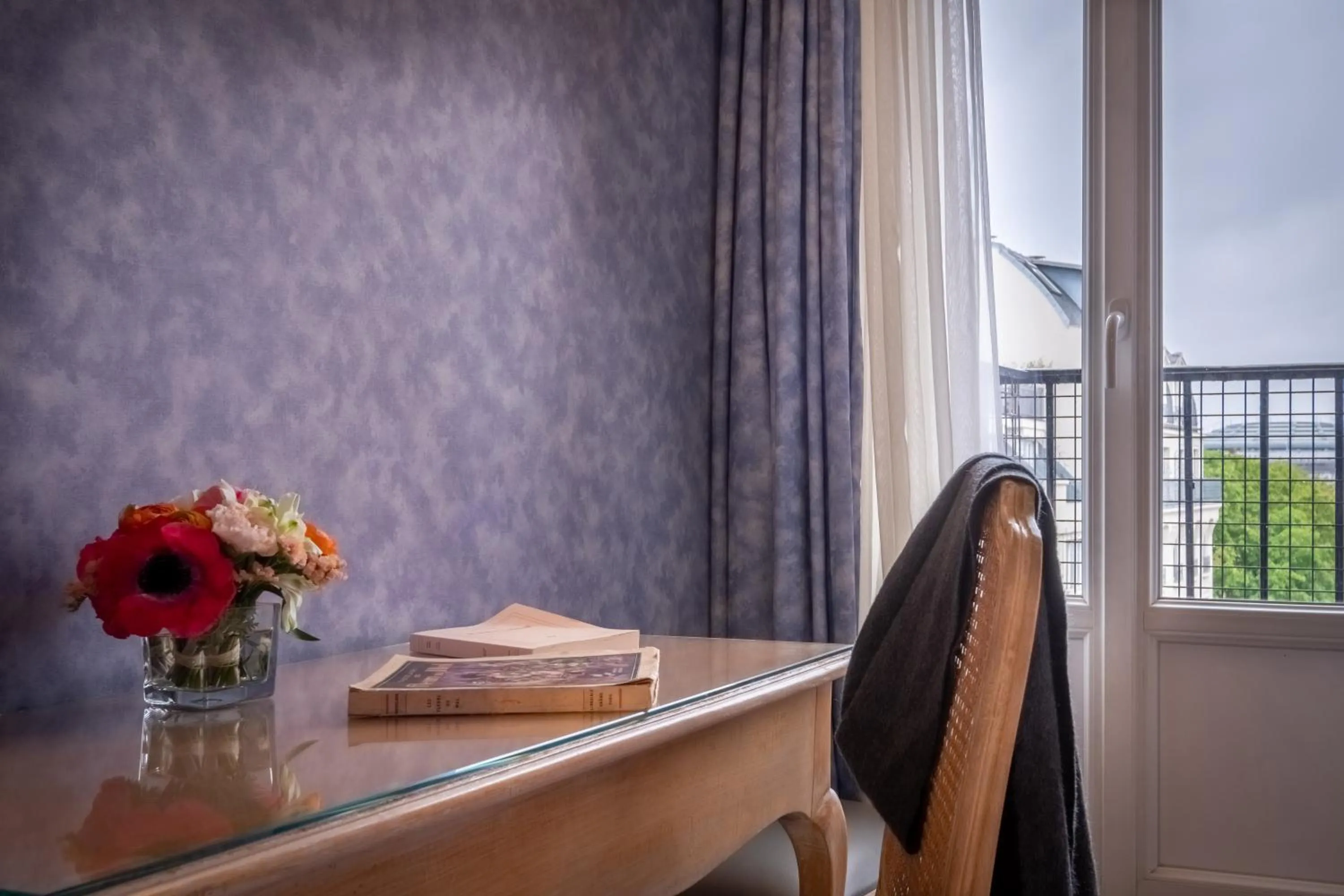 Bedroom in Hôtel Baudelaire Opéra