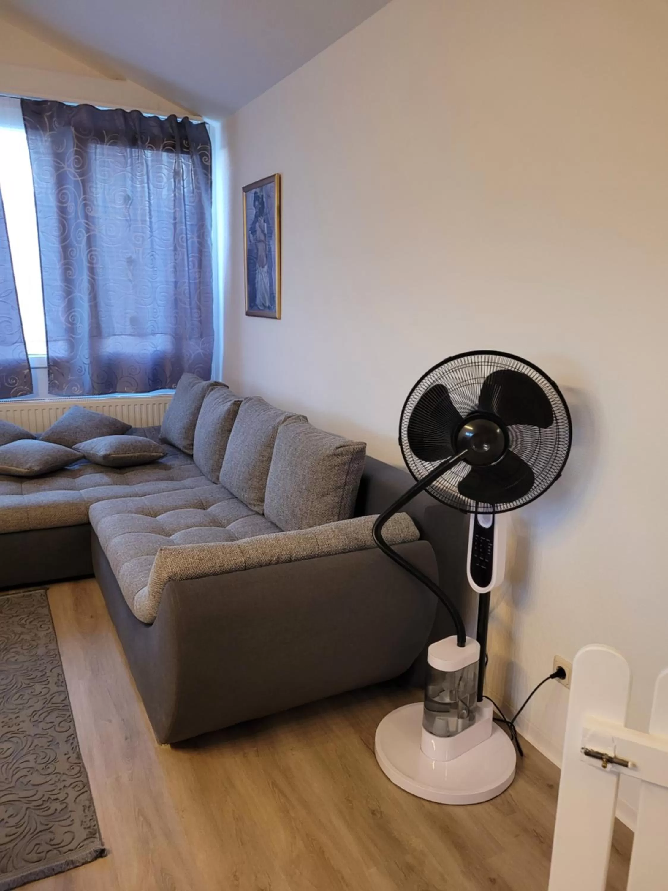 Living room in King Panorama mit Netflix