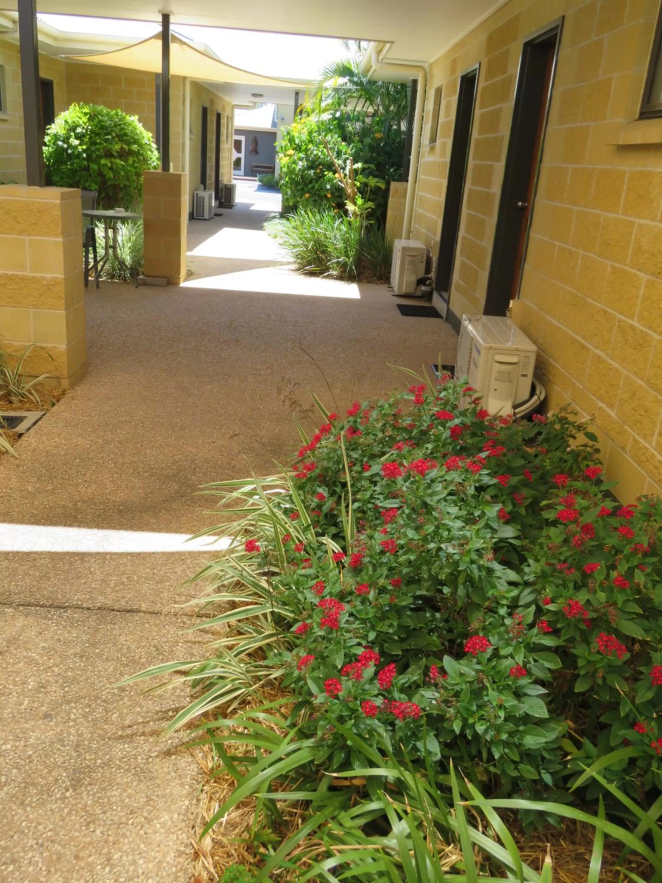 Garden in Emerald Gardens Motel & Apartments