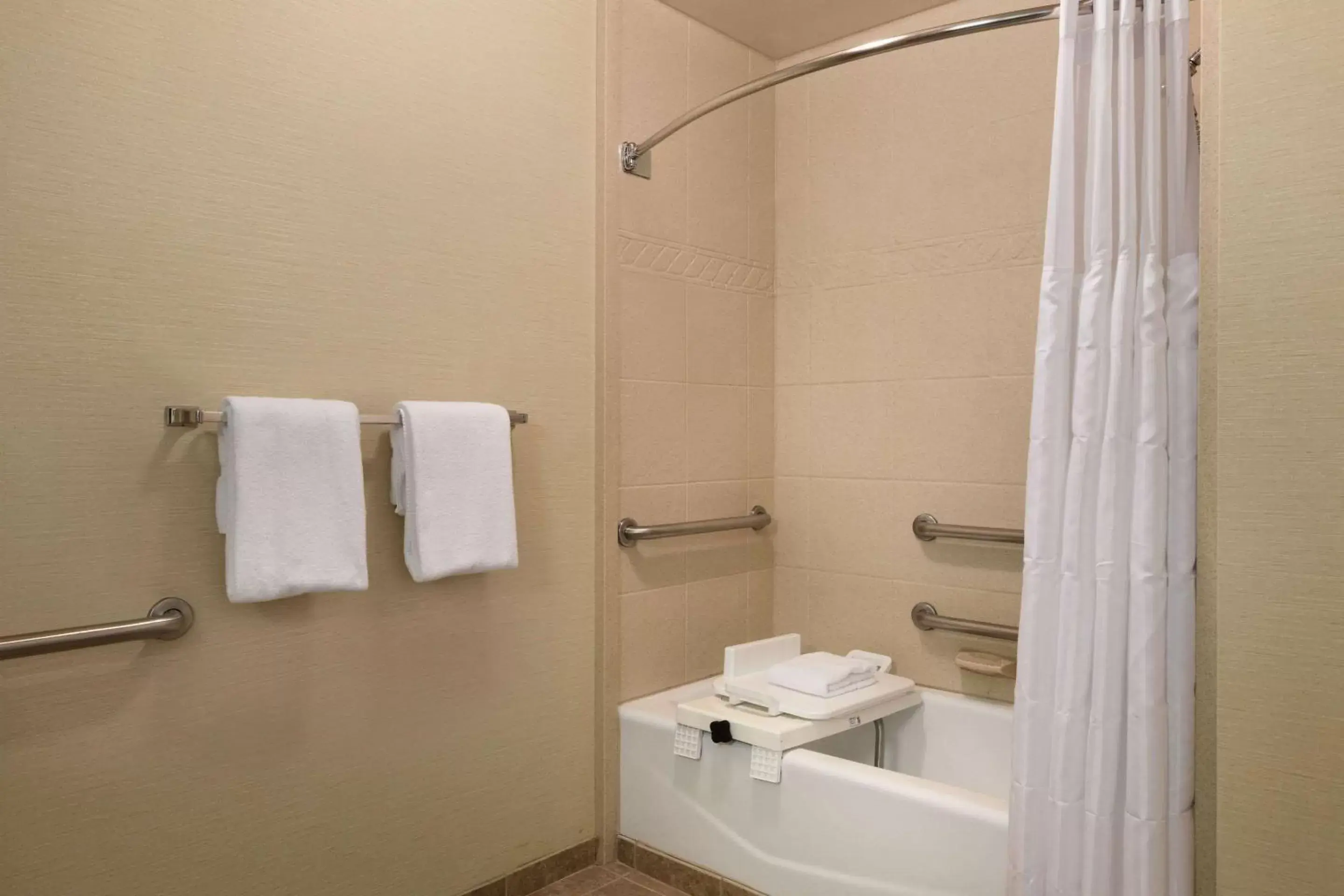 Bedroom, Bathroom in Radisson Hotel Lenexa Overland Park