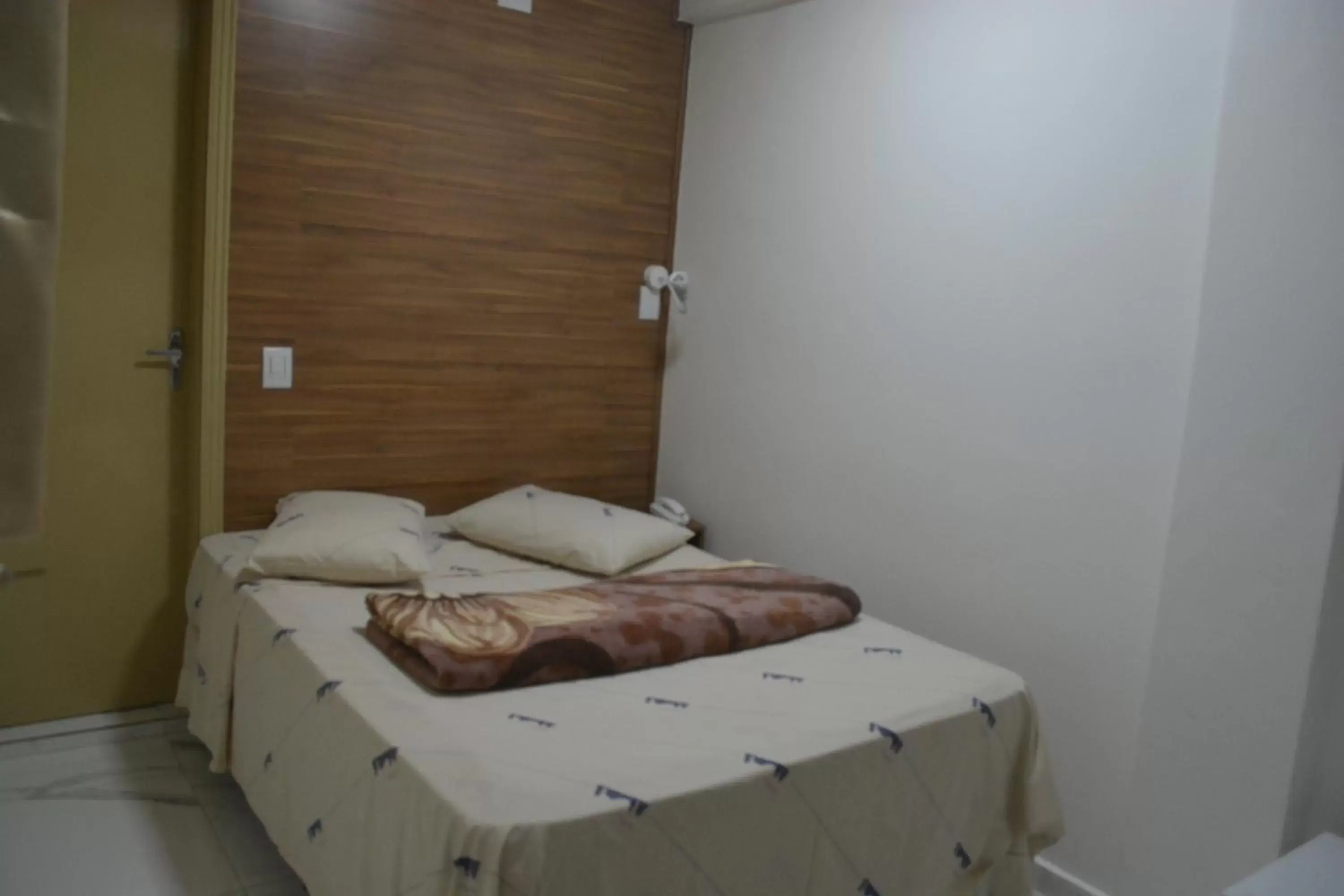 Deluxe Single Room with Double Bed in New Point Hotel Deluxe Single Room with Double Bed in New Point Hotel