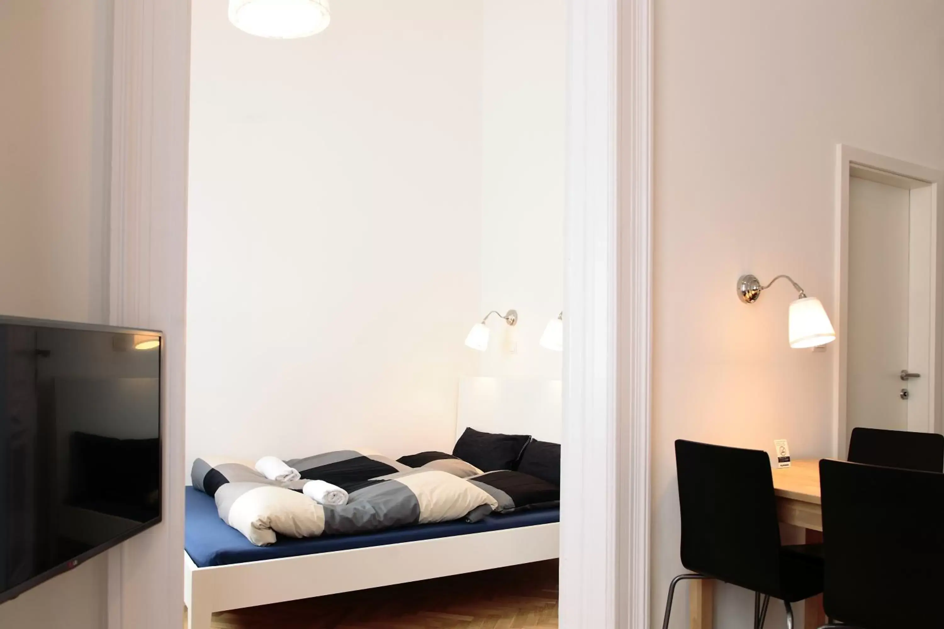 Bedroom, Bed in Maverick Apartments Bedroom, Bed in Maverick Apartments