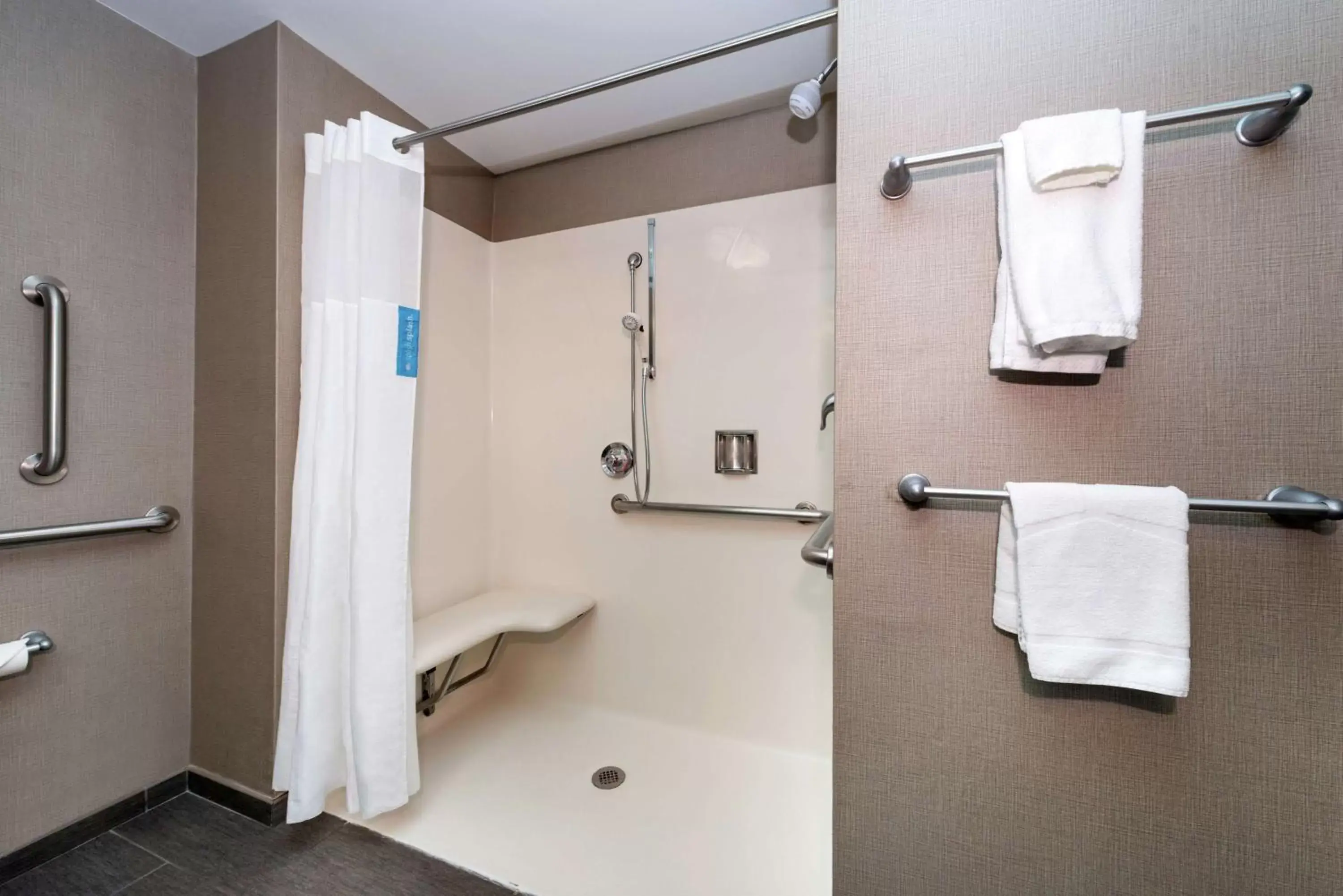 Bathroom in Hampton Inn & Suites Greensboro/Coliseum Area