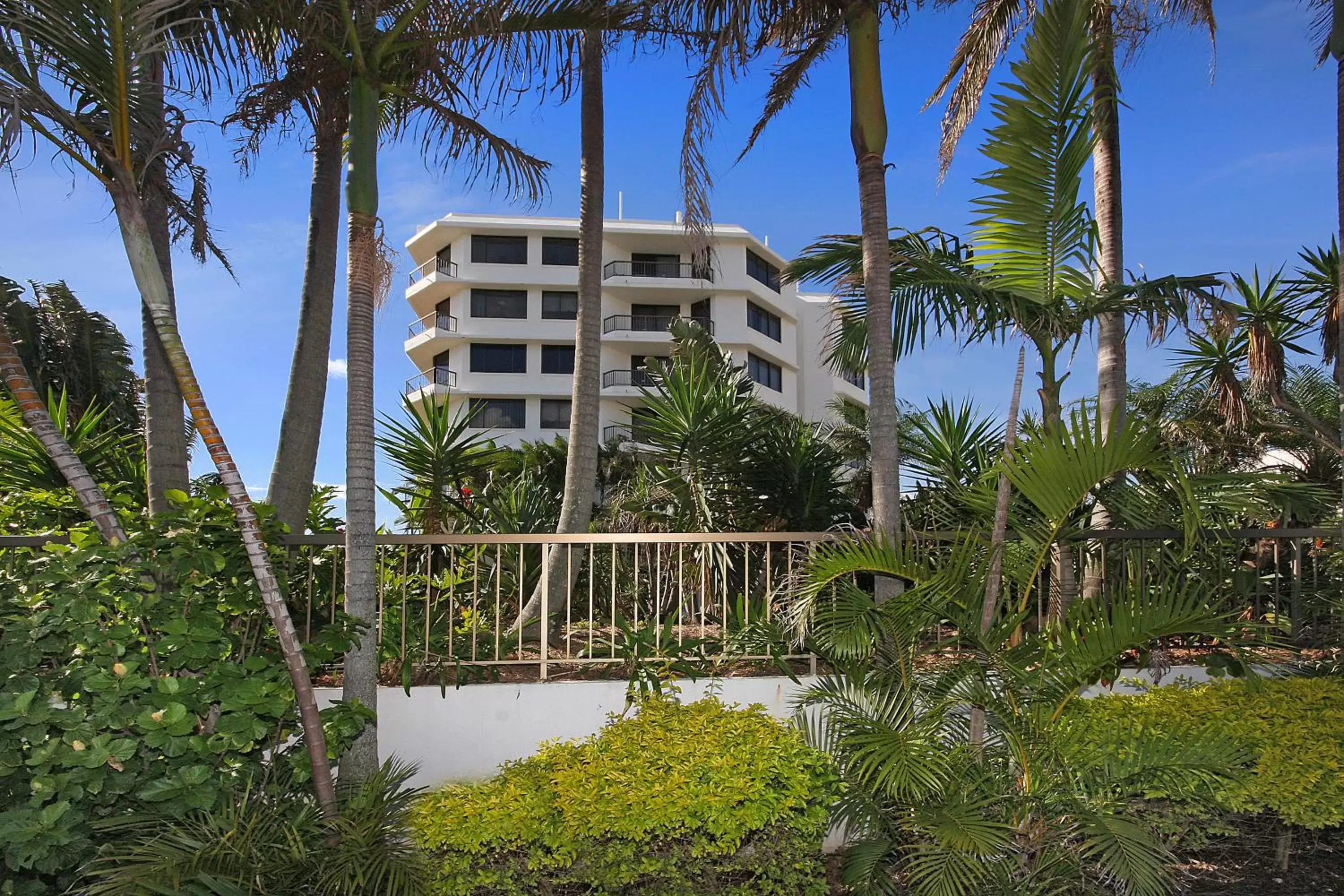 Facade/entrance, Property Building in Spindrift on the Beach - Absolute Beachfront