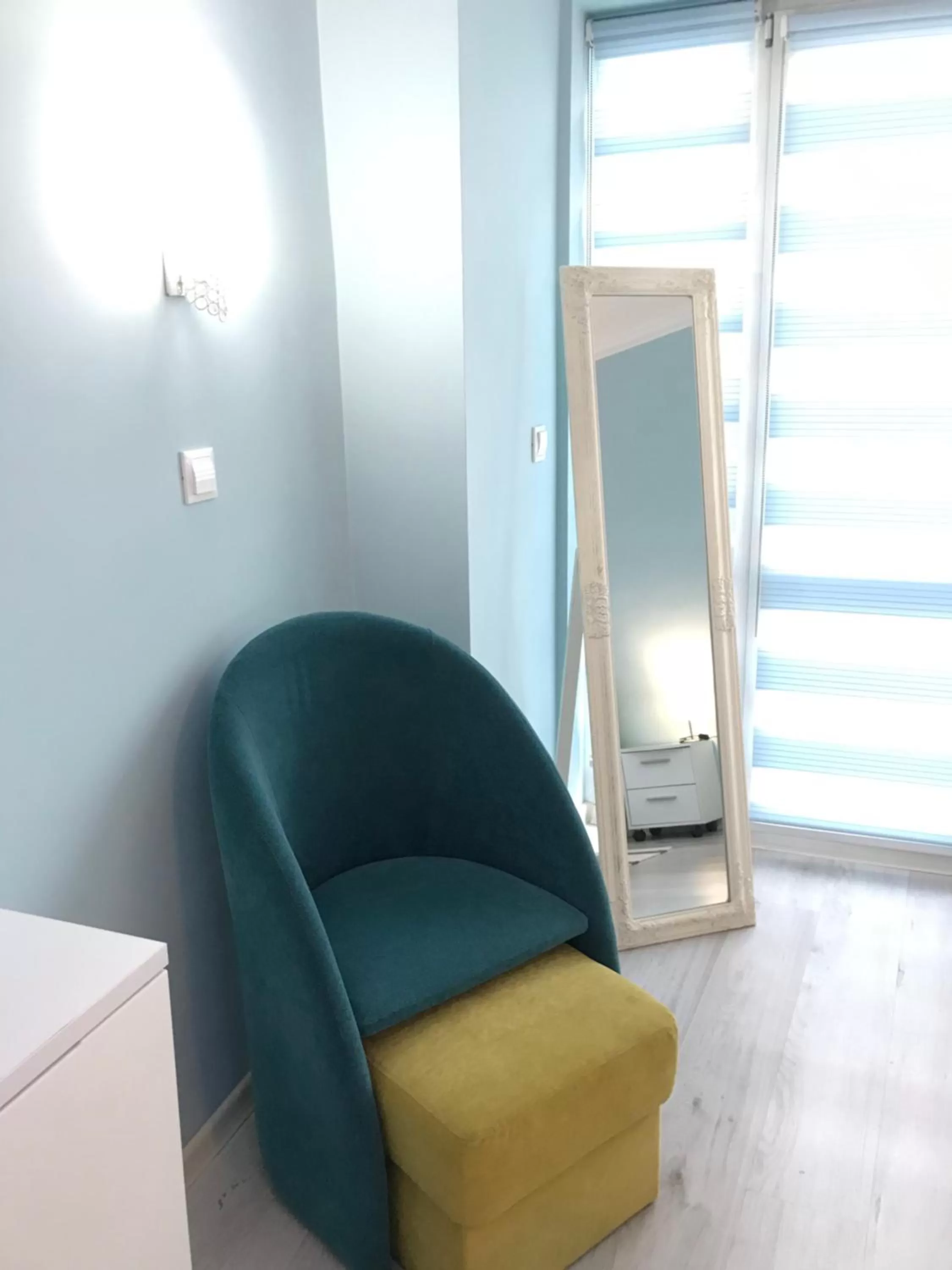 Seating area in White Rose Guest Rooms