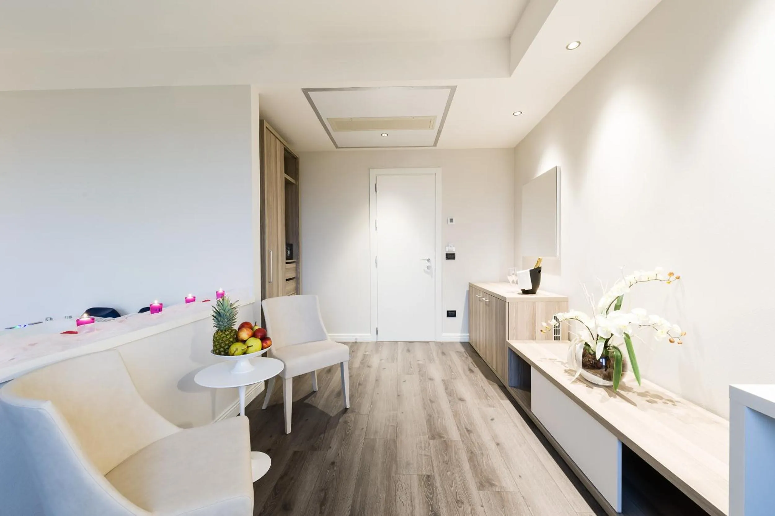 Photo of the whole room in Hotel Garden Experience