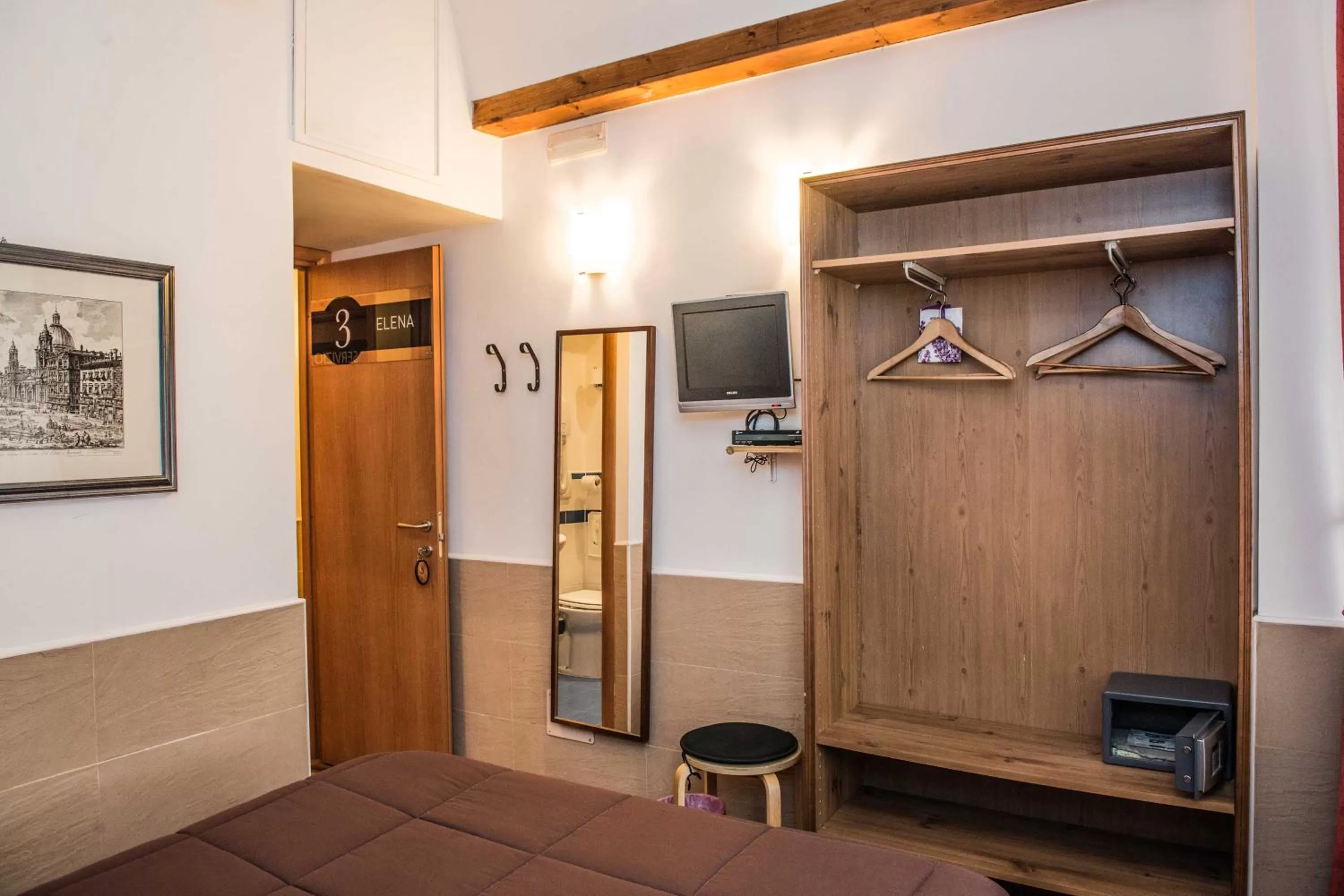 Photo of the whole room in San Peter Rome B&B