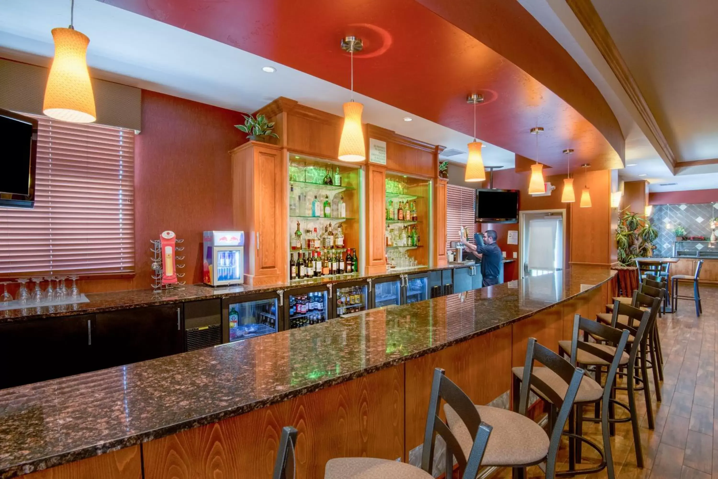 Lounge or bar, Lounge/Bar in Holiday Inn Hotel & Suites Grand Junction-Airport, an IHG Hotel