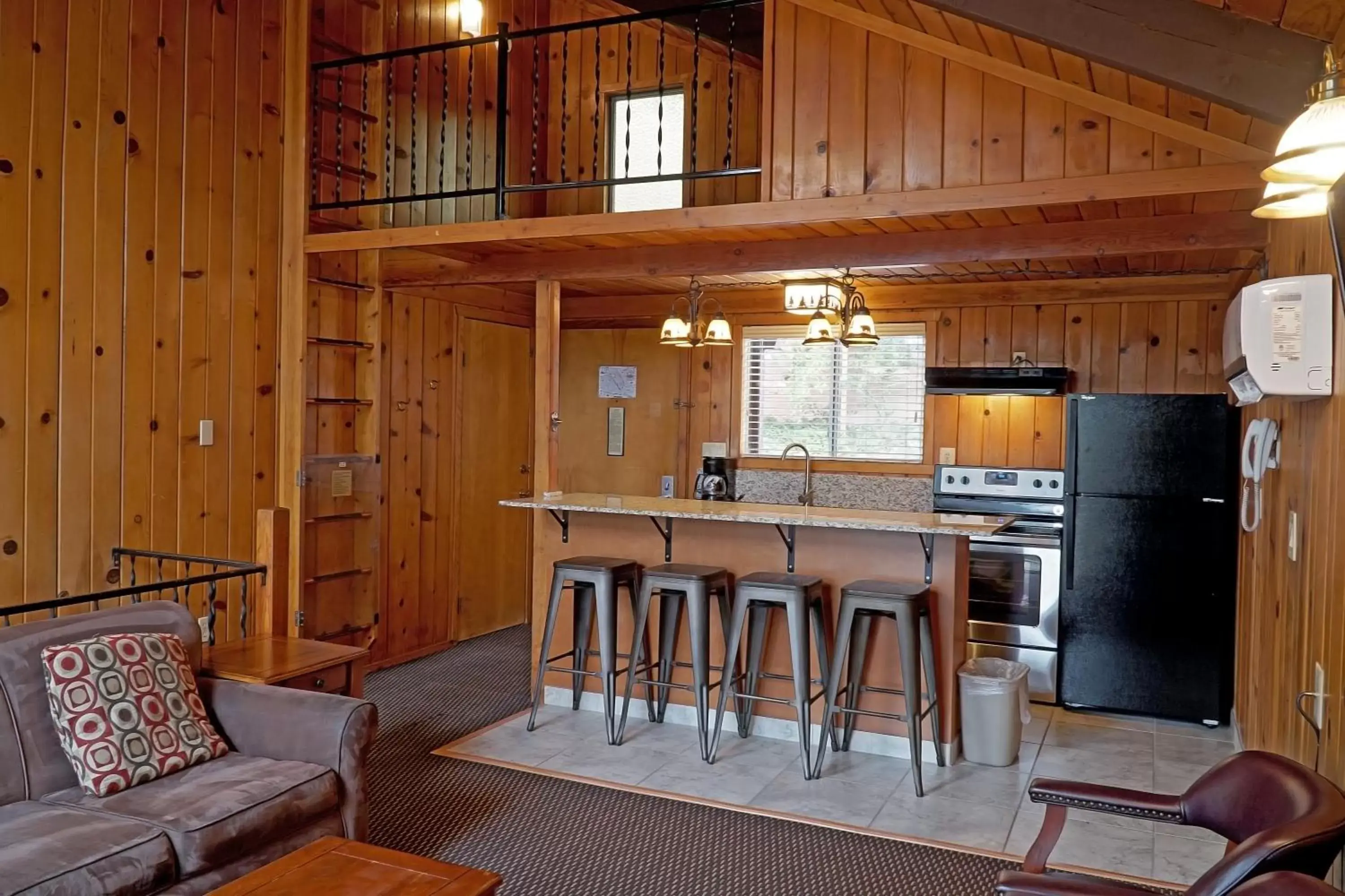 Kitchen or kitchenette, Kitchen/Kitchenette in The Pines Resort & Conference Center