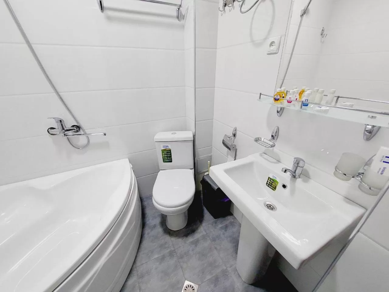 Bathroom in Samarabonu Hotel