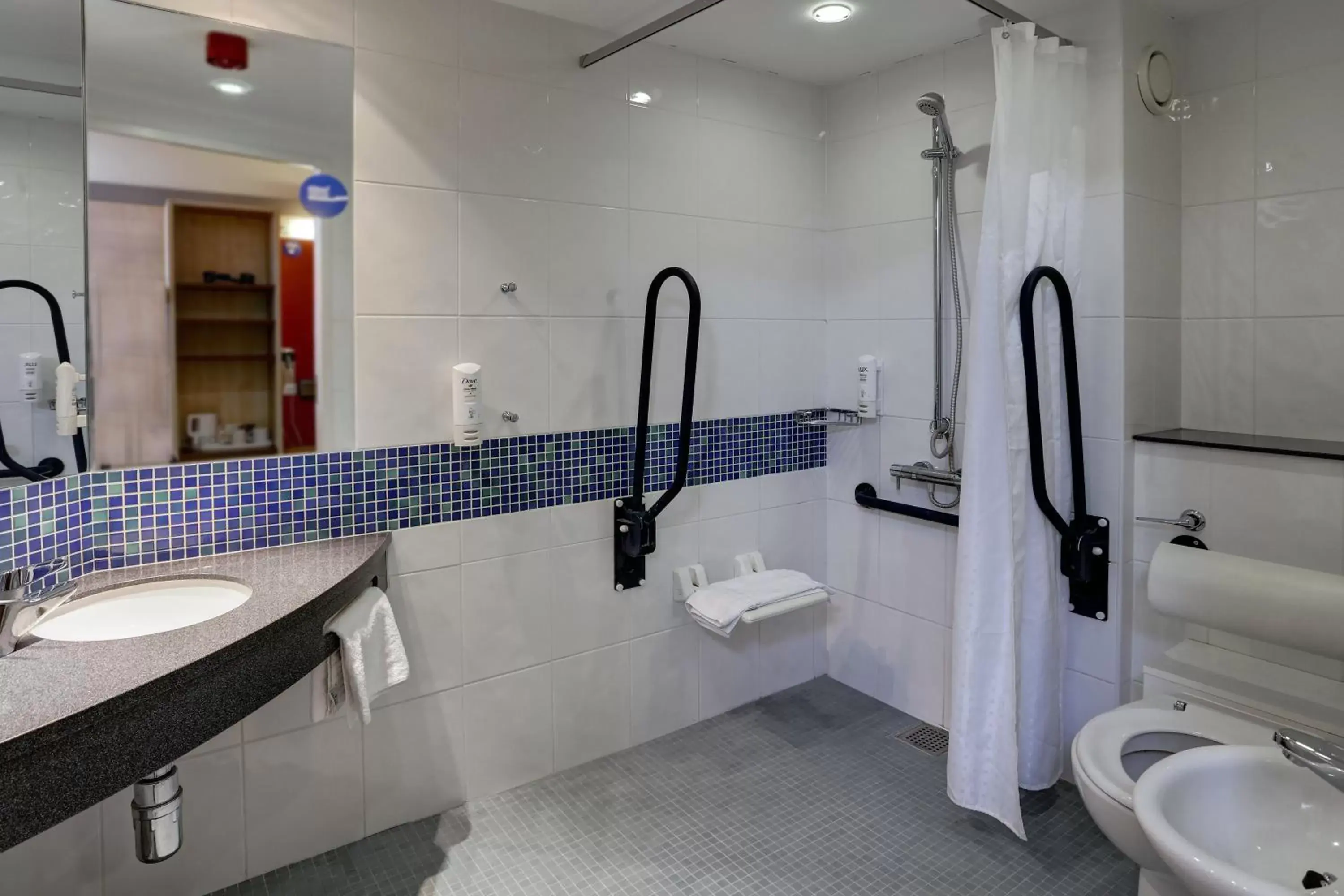 Photo of the whole room, Bathroom in Holiday Inn Express Folkestone Channel Tunnel, an IHG Hotel