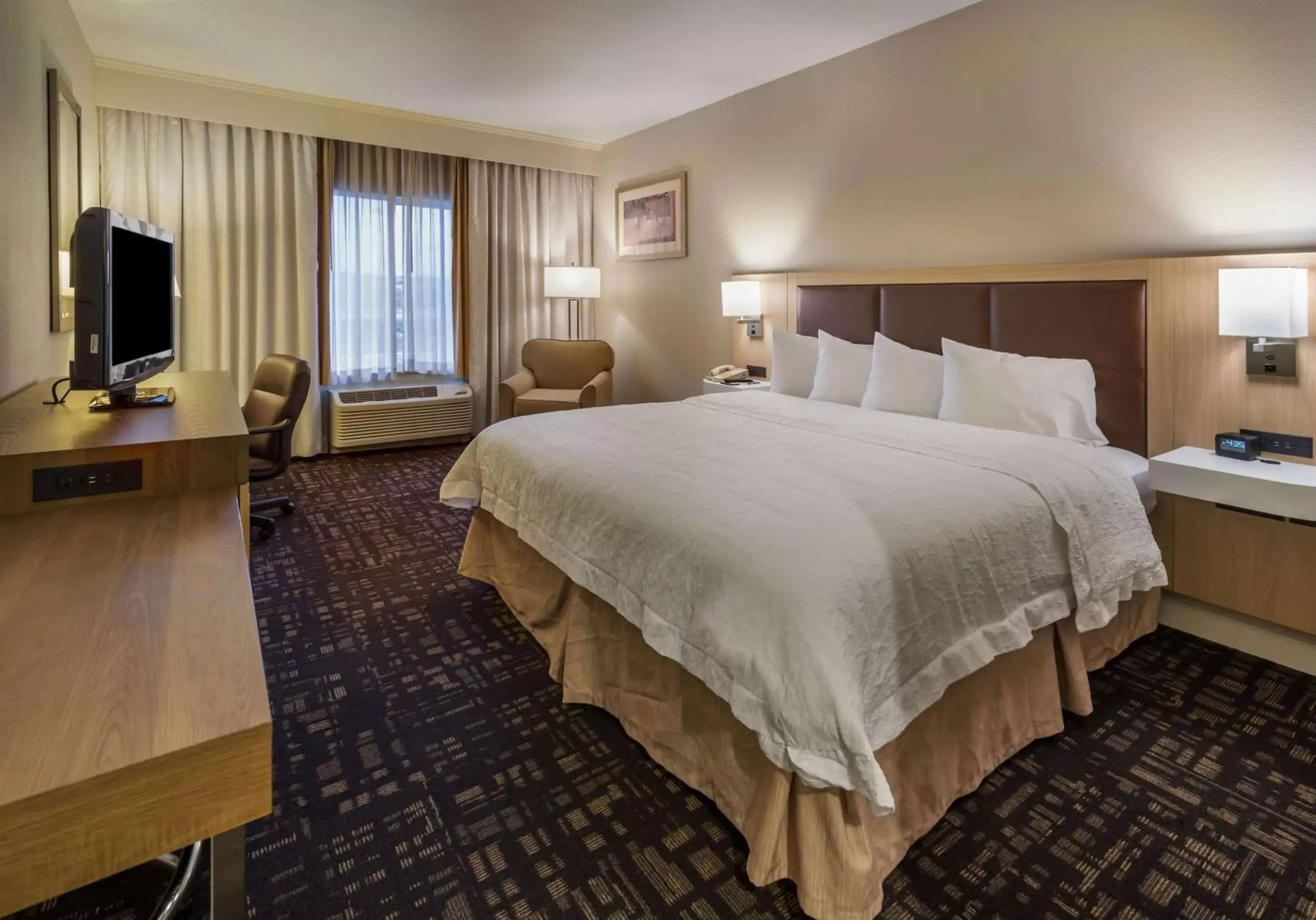 Bedroom, Bed in Hampton Inn & Suites Reno