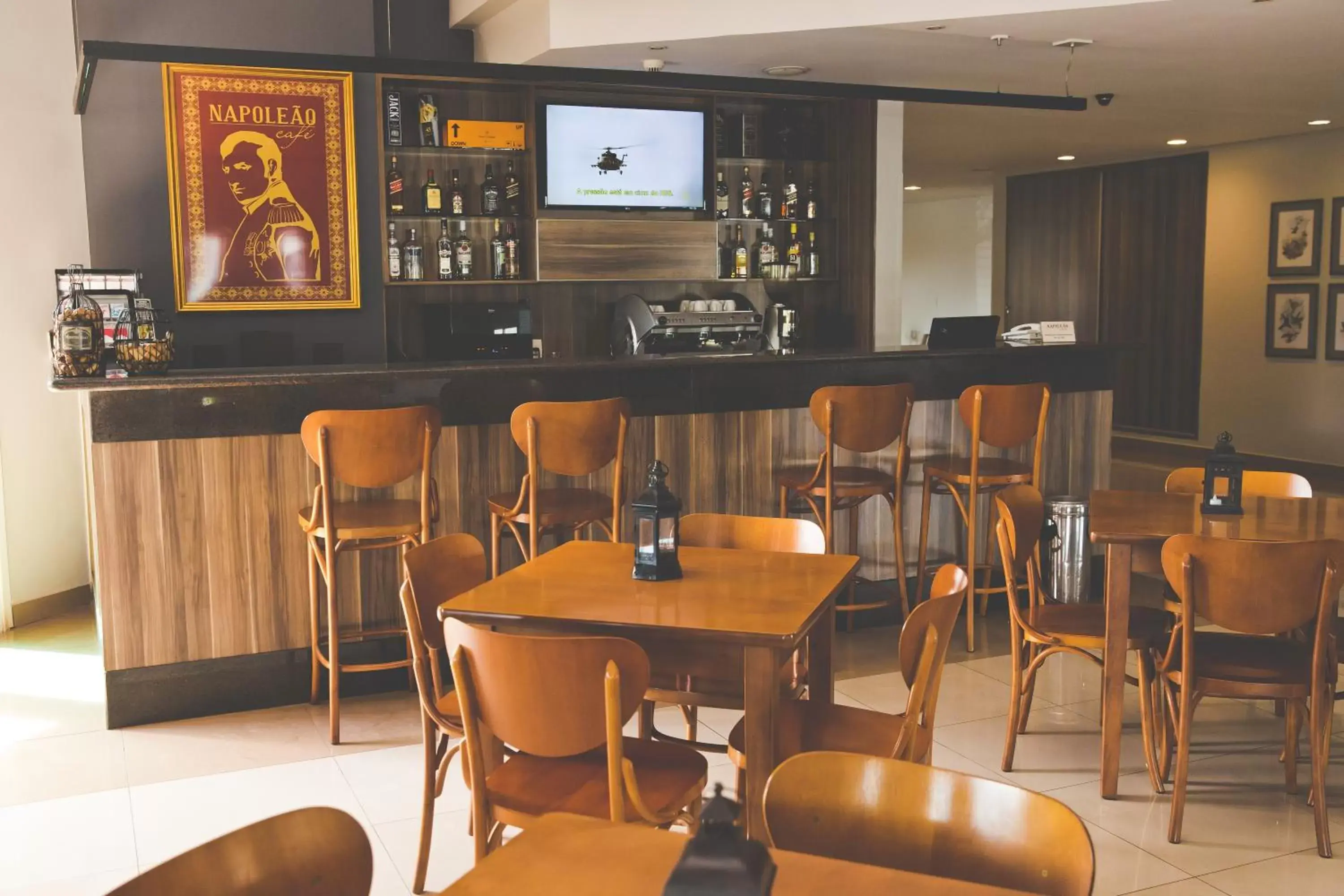 Lounge or bar, Restaurant/Places to Eat in Comfort Hotel Araraquara