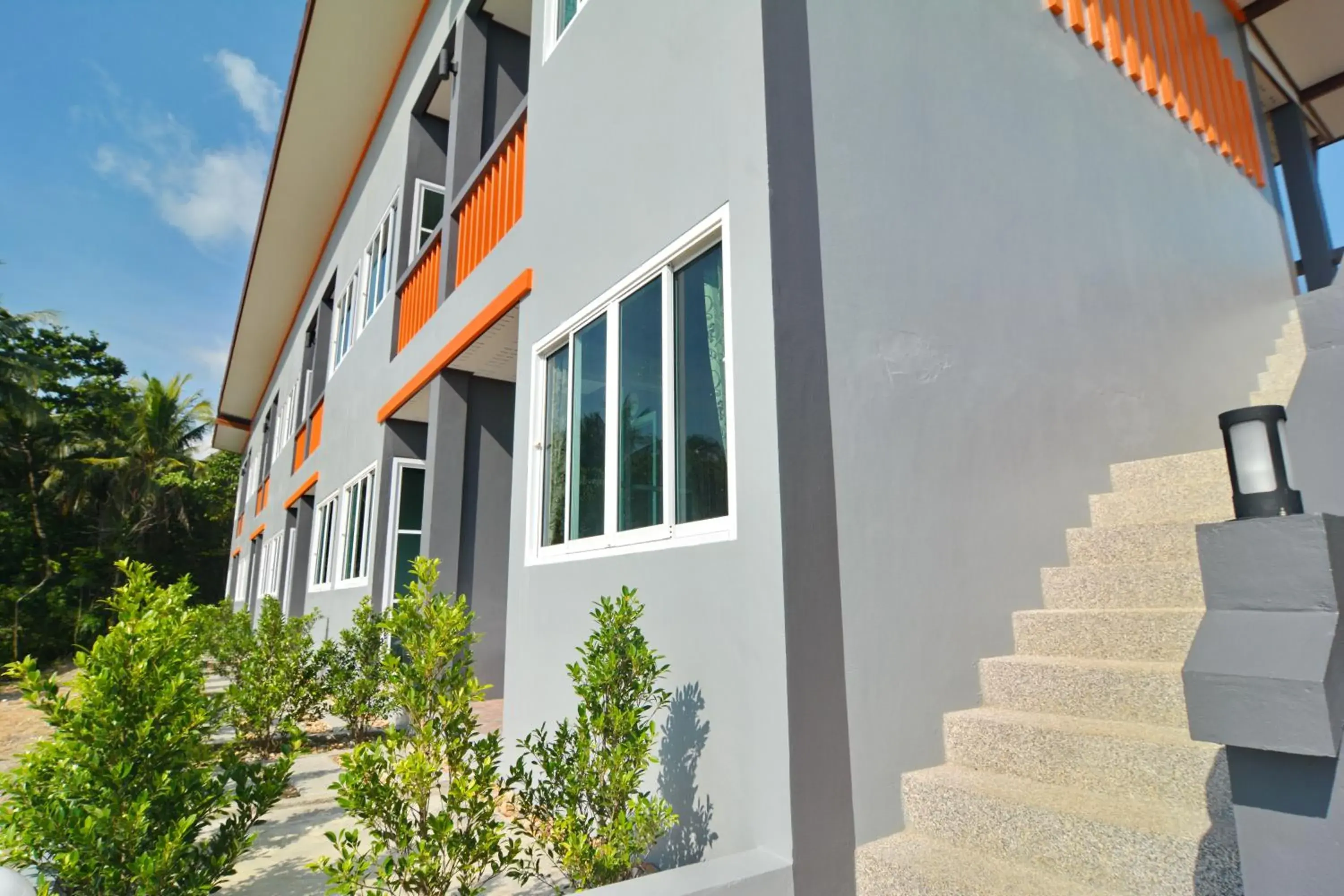 Balcony/Terrace, Property Building in The Sea @ Lanta Hotel