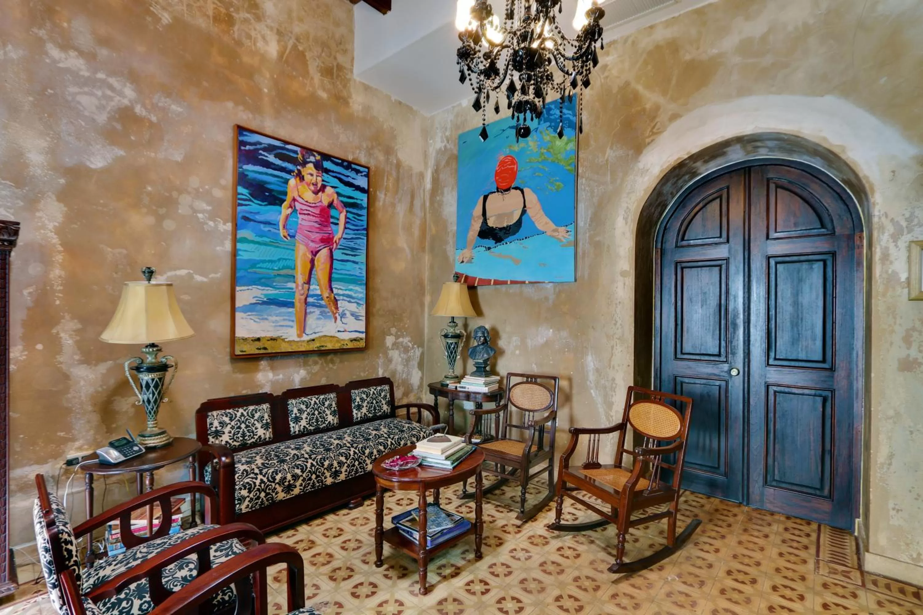 Communal lounge/ TV room in Villa Herencia Hotel