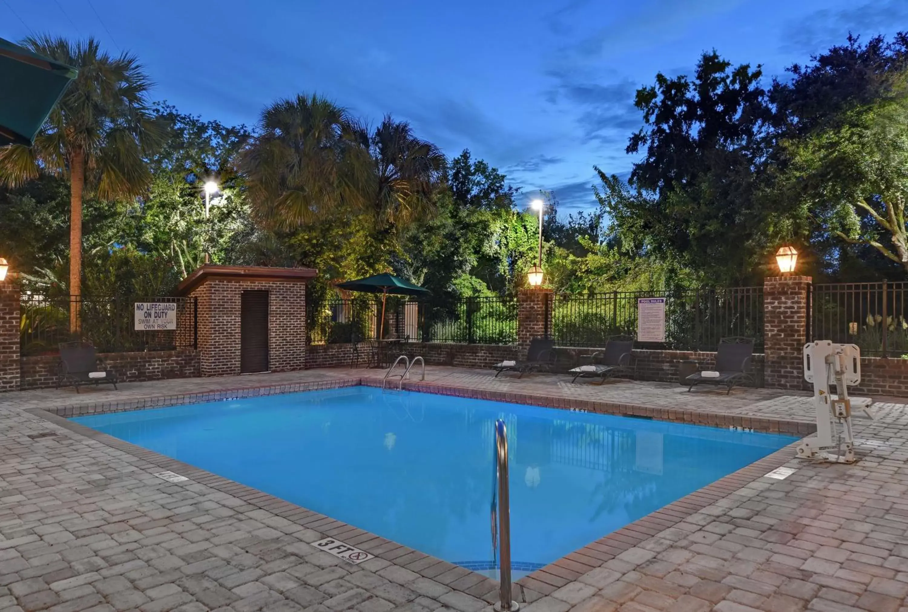 Pool view in Hampton Inn Patriots Point Pool view in Hampton Inn Patriots Point