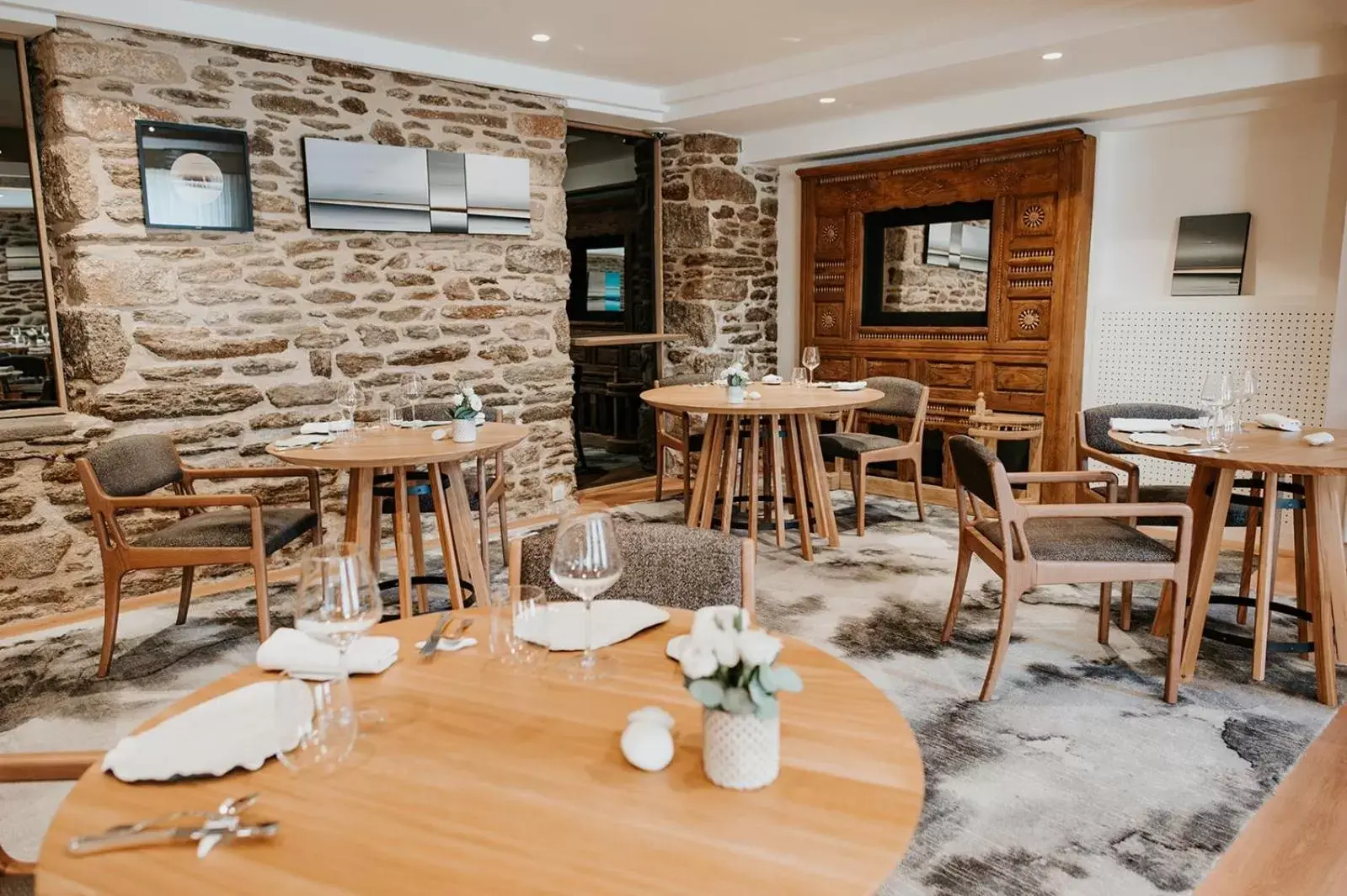 Property building, Restaurant/Places to Eat in Hostellerie de la Pointe Saint-Mathieu - SPA & Restaurant