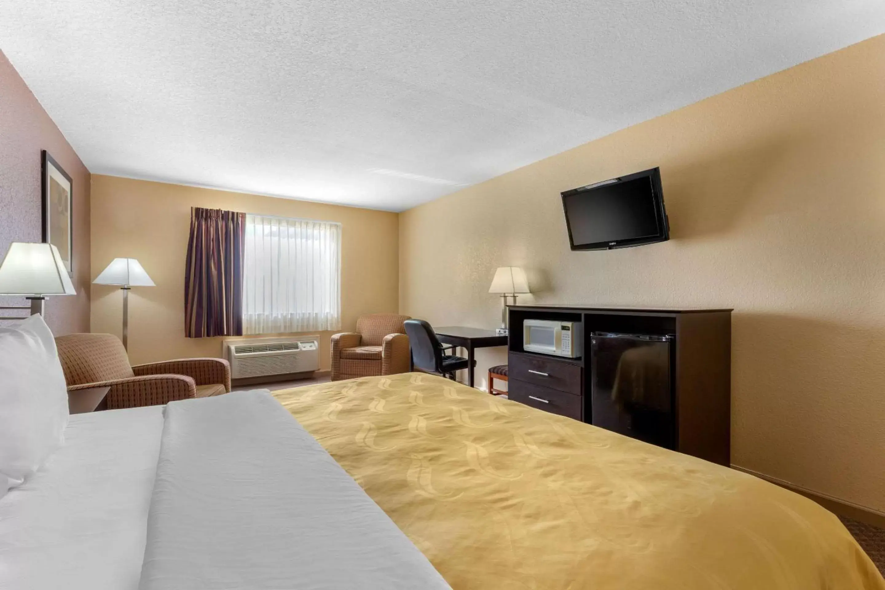 Photo of the whole room, Bed in Quality Inn West Memphis I-40