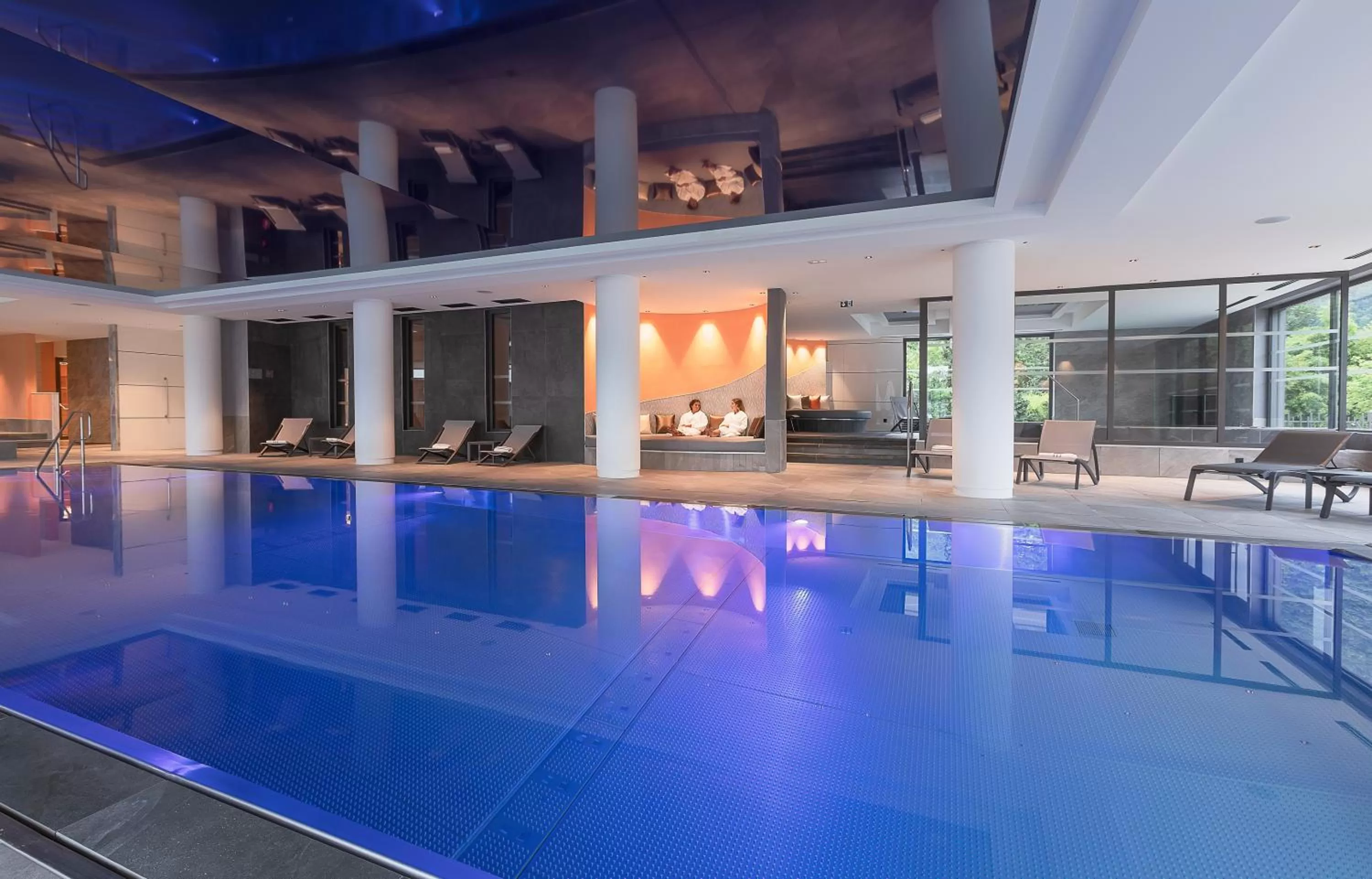 Swimming pool in Rivage Hôtel & Spa Annecy