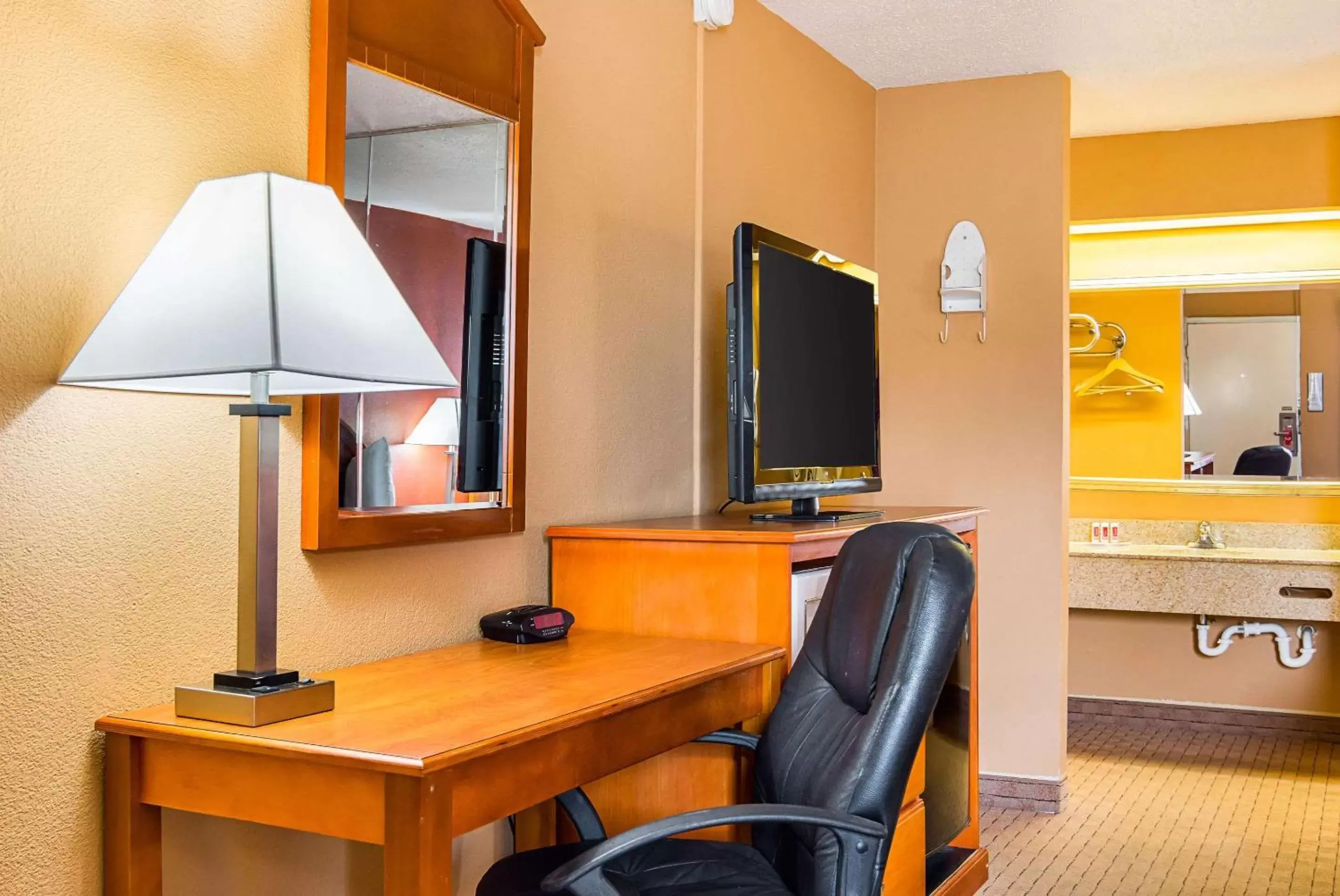 Photo of the whole room, TV/Entertainment Center in Econo Lodge Jacksonville near Little Rock Air Force Base