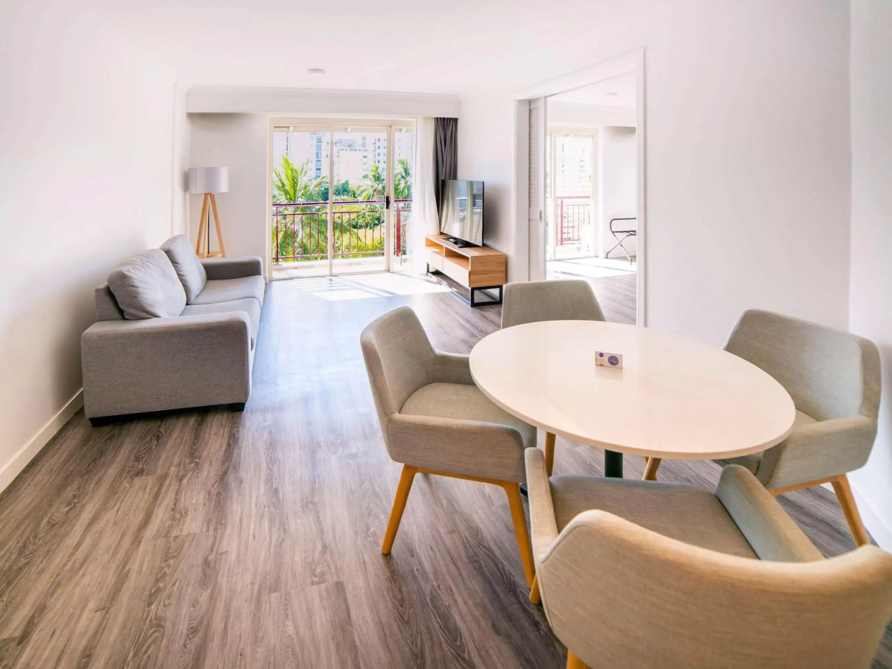 Bedroom, Seating Area in Novotel Cairns Oasis Resort