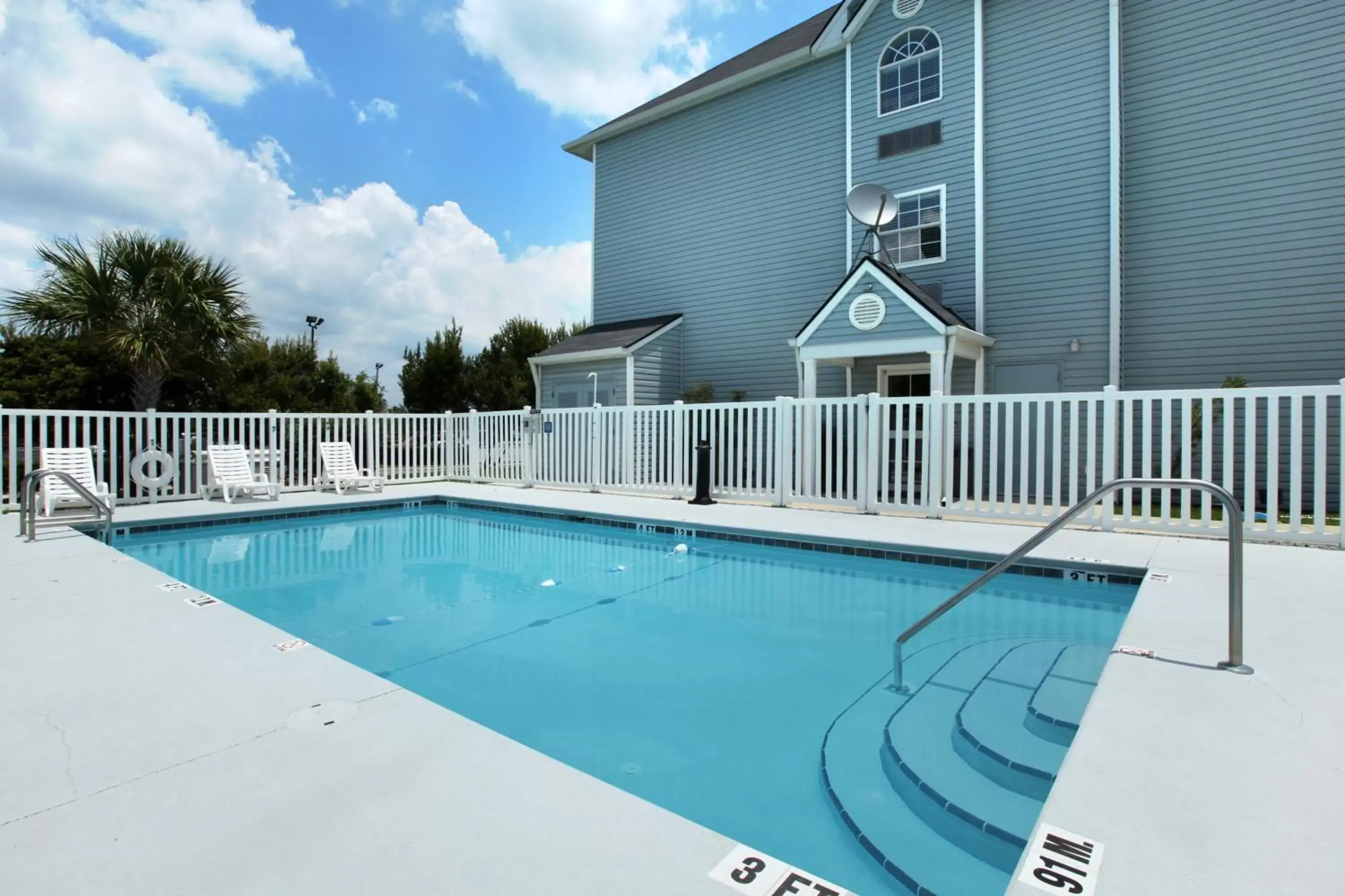 Swimming pool, Property Building in Microtel Inn and Suites - Zephyrhills