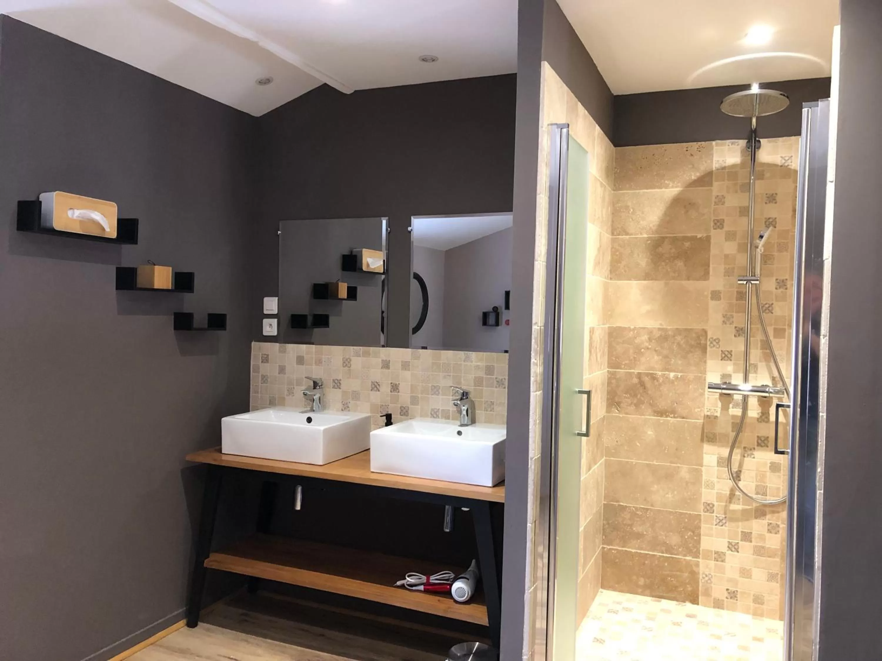 Bathroom in Le Numéro 15