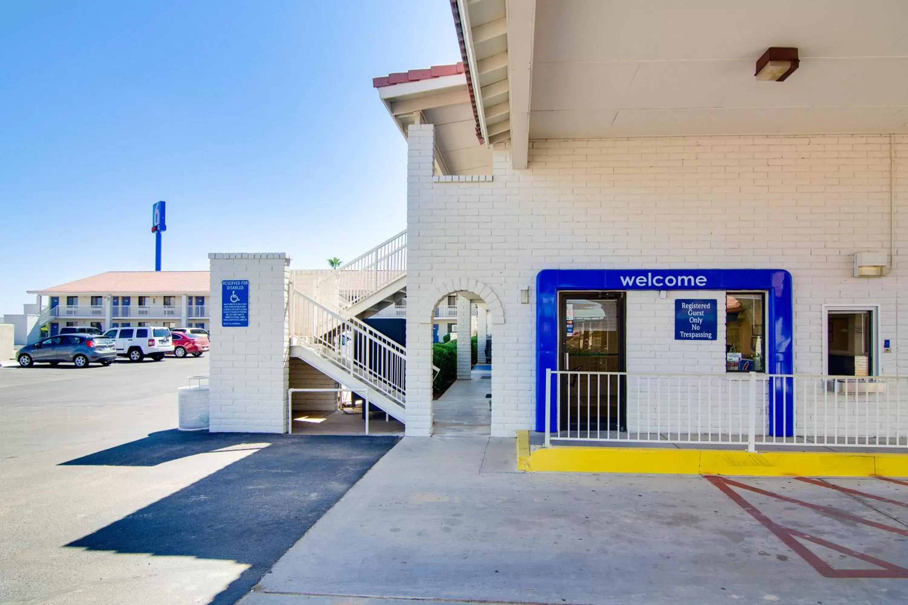 Facade/Entrance in Motel 6-Eloy, AZ - Casa Grande