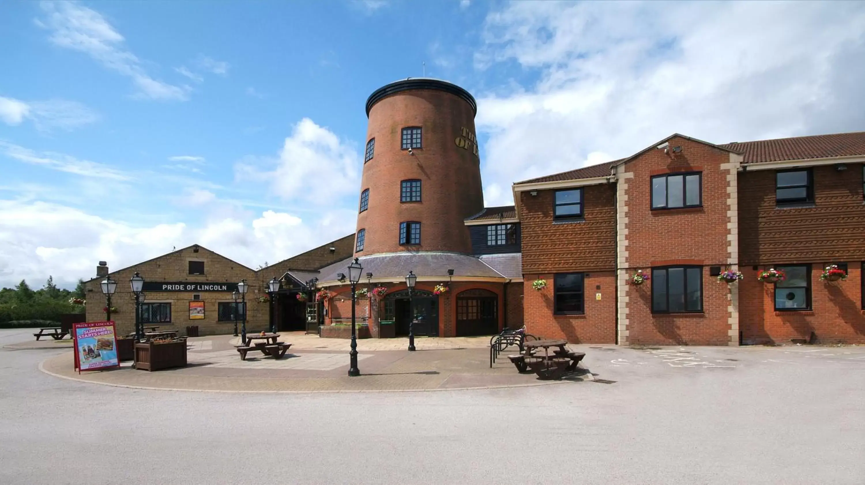 Facade/entrance, Property Building in Windmill Farm Lincoln by Greene King Inns