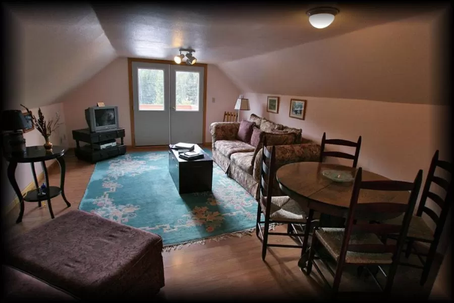 Living room in Alpine Motel of Cooke City