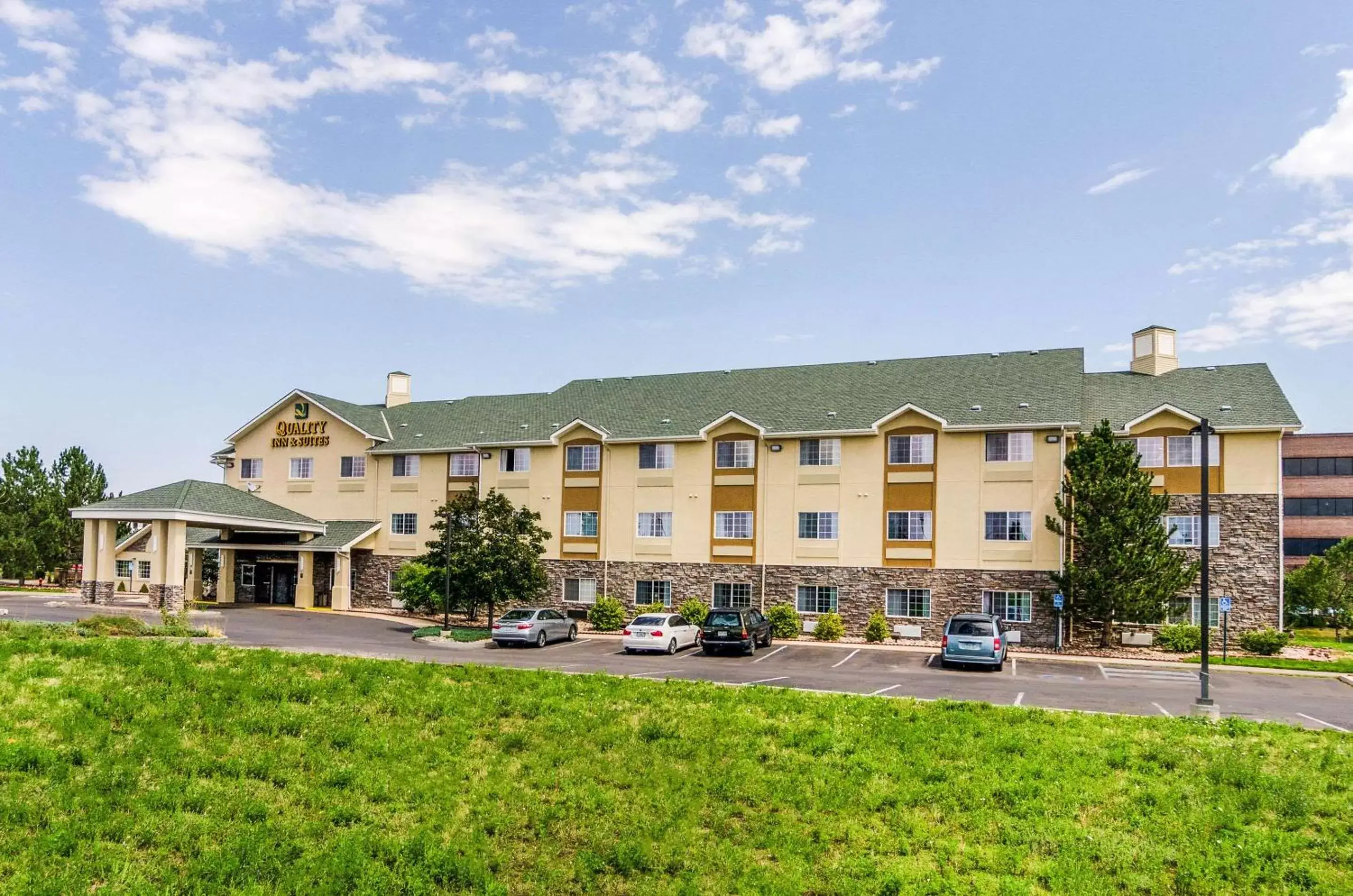 Property Building in Quality Inn & Suites Westminster – Broomfield