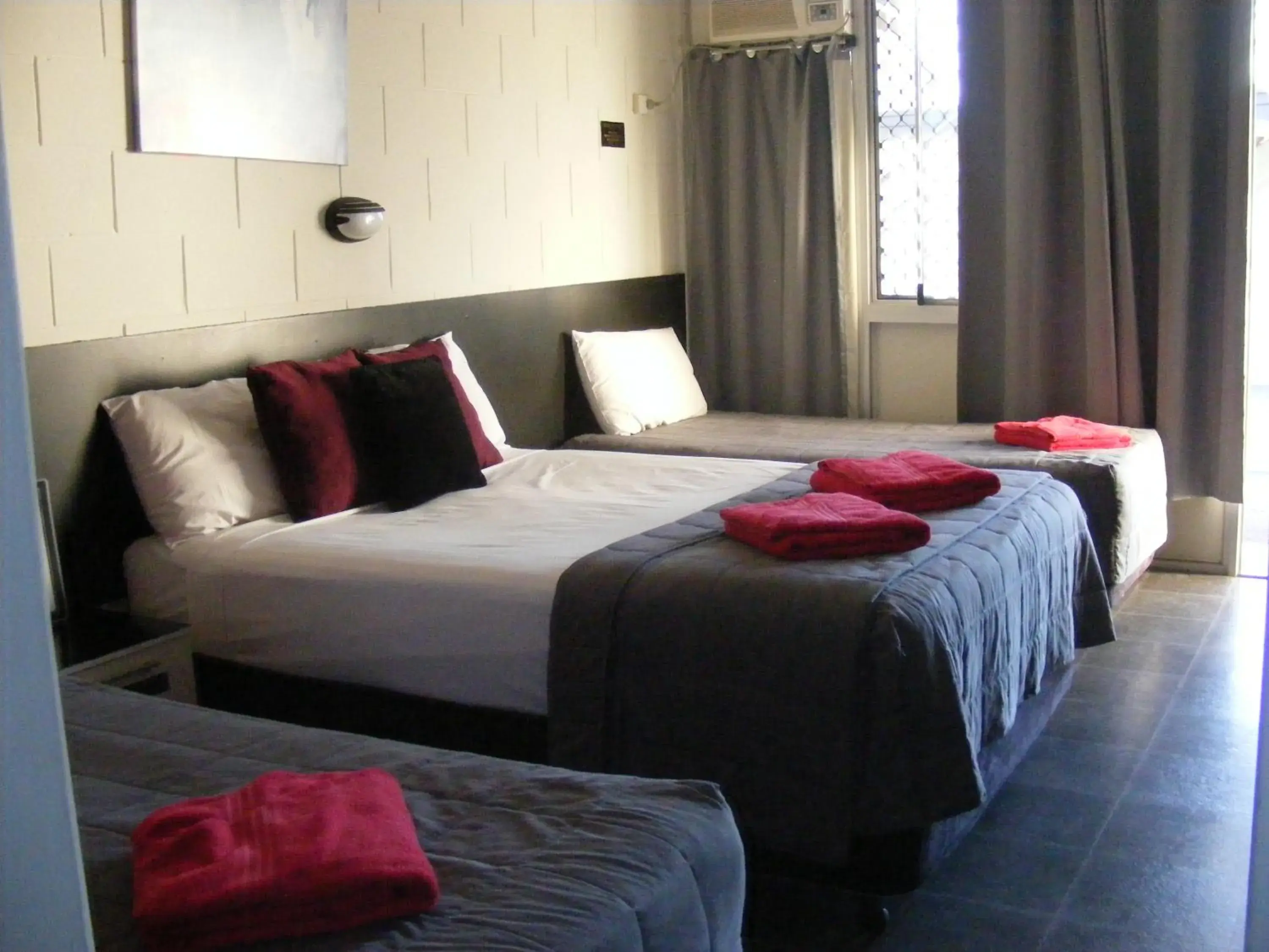 Bedroom, Bed in Motel Lodge