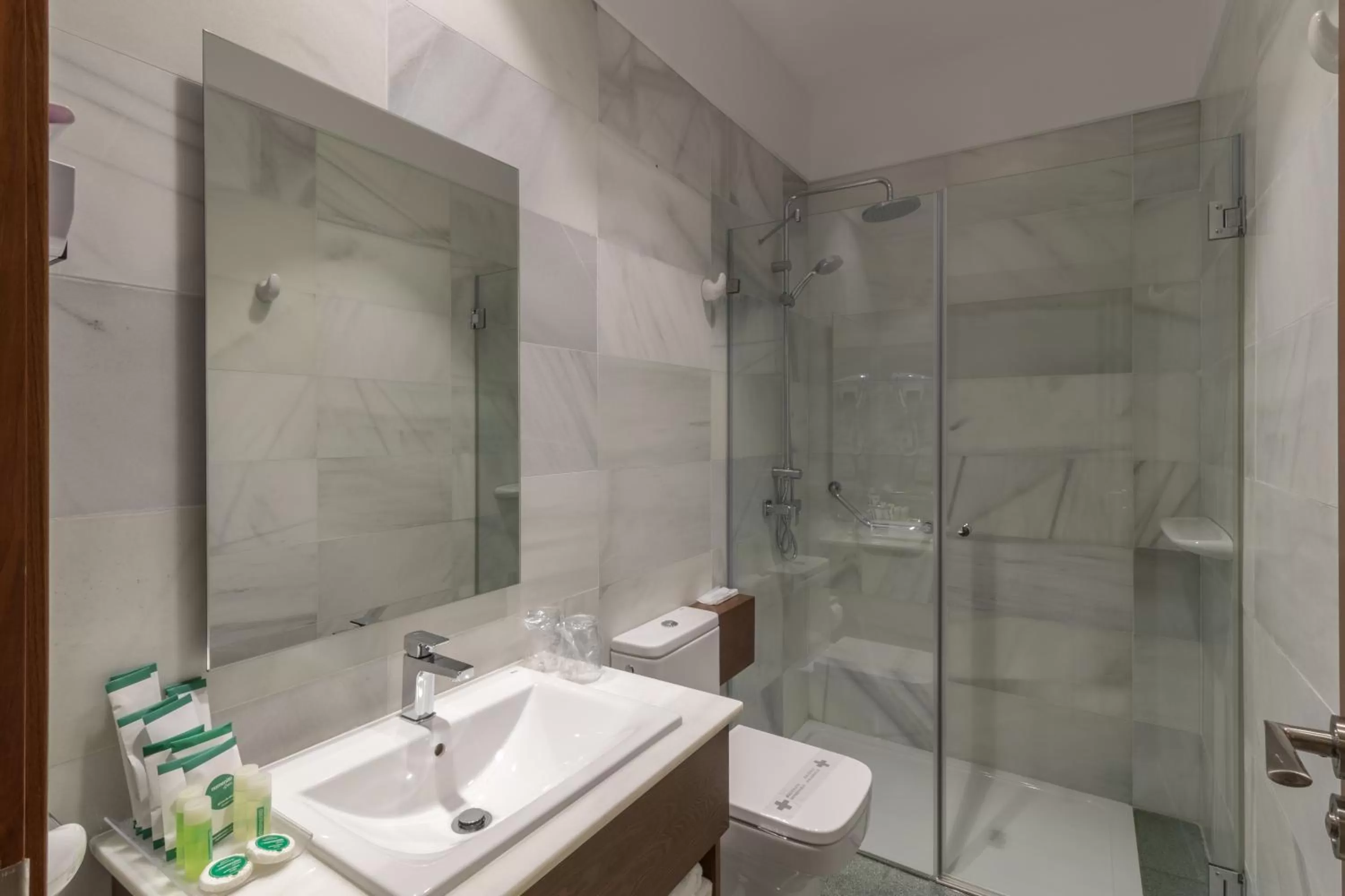 Shower in Hotel Emblemático Holiday Time