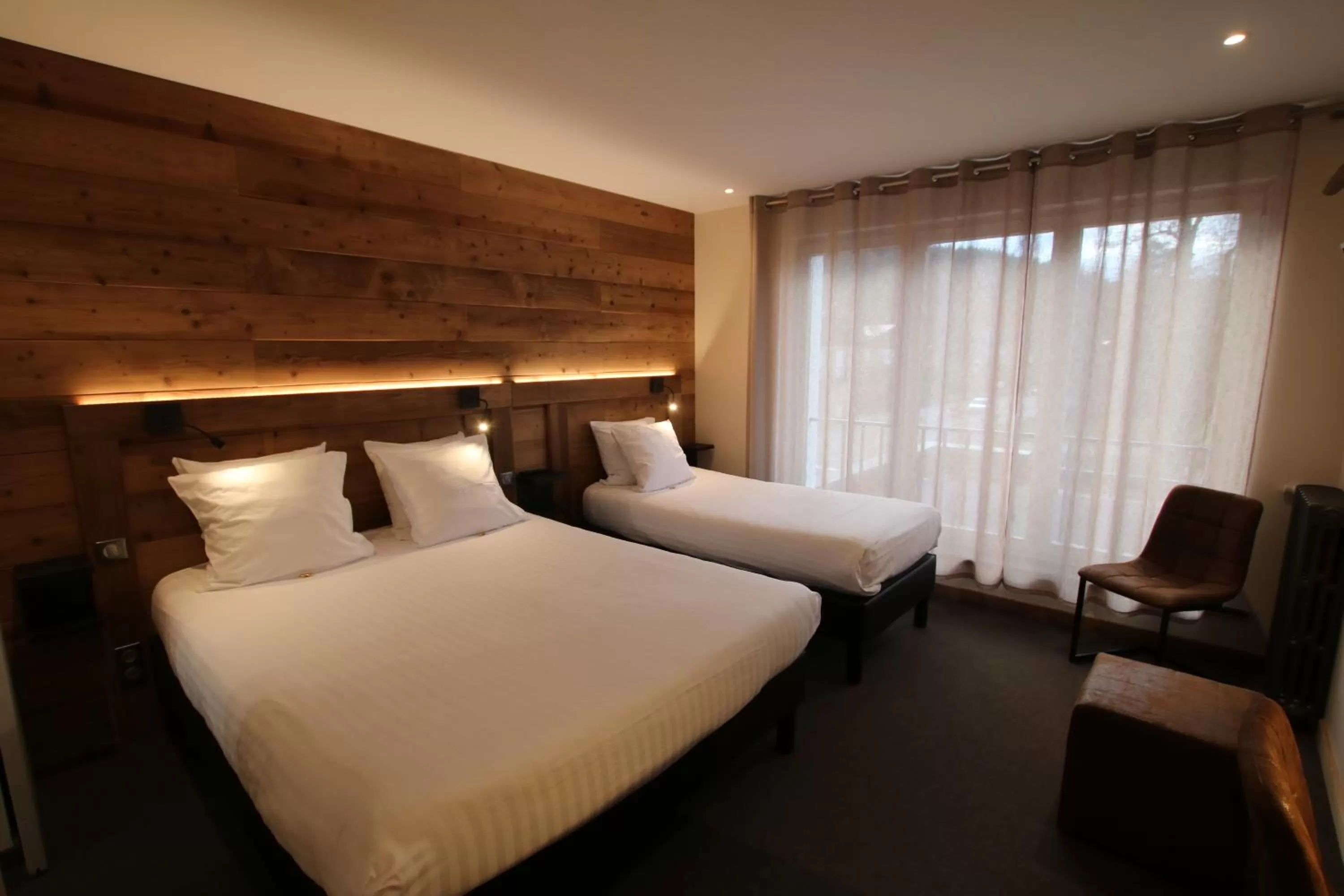 Photo of the whole room, Bed in Les Loges Du Parc