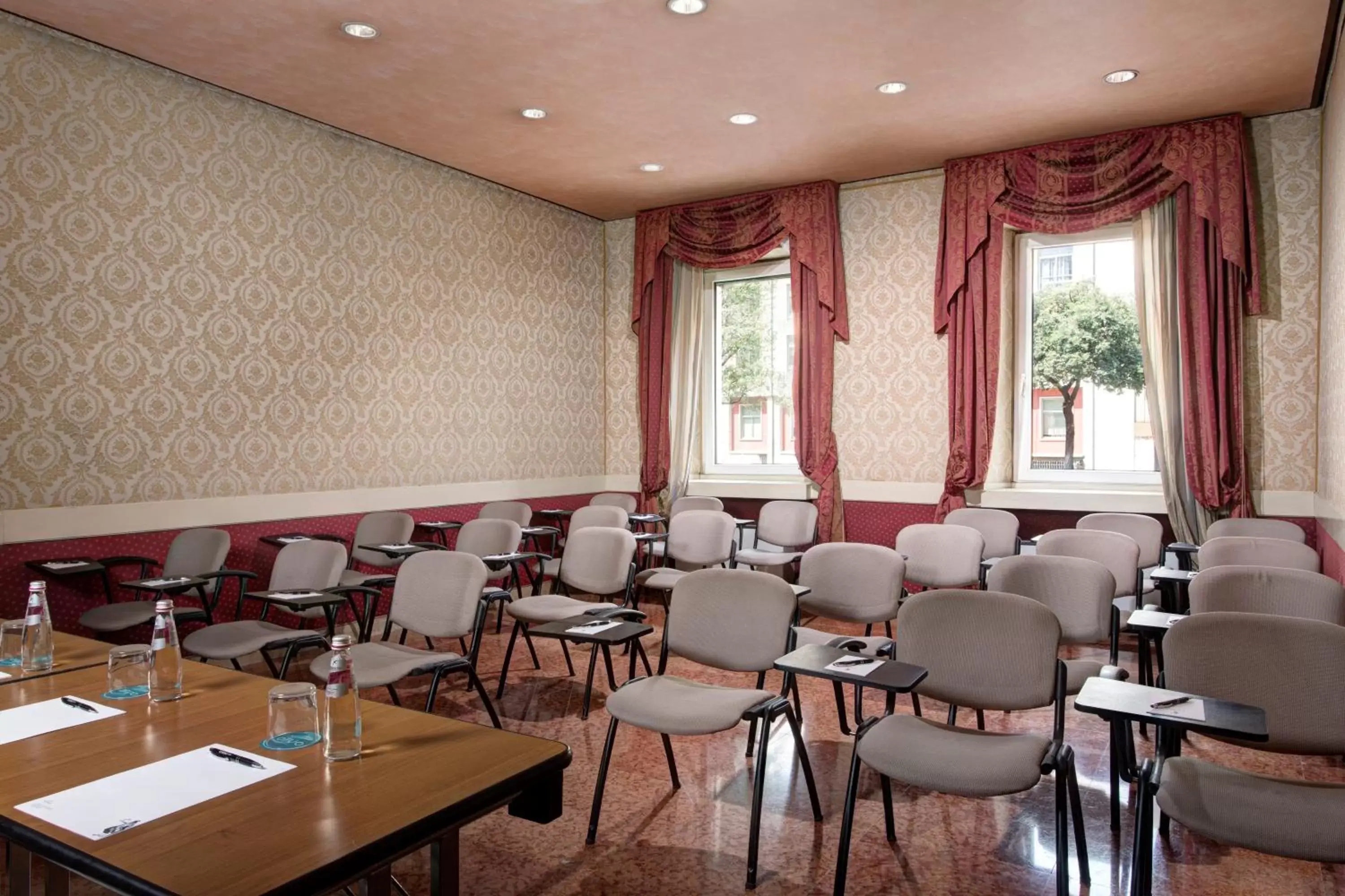 Meeting/conference room in Hotel Indigo Verona - Grand Hotel Des Arts, an IHG Hotel