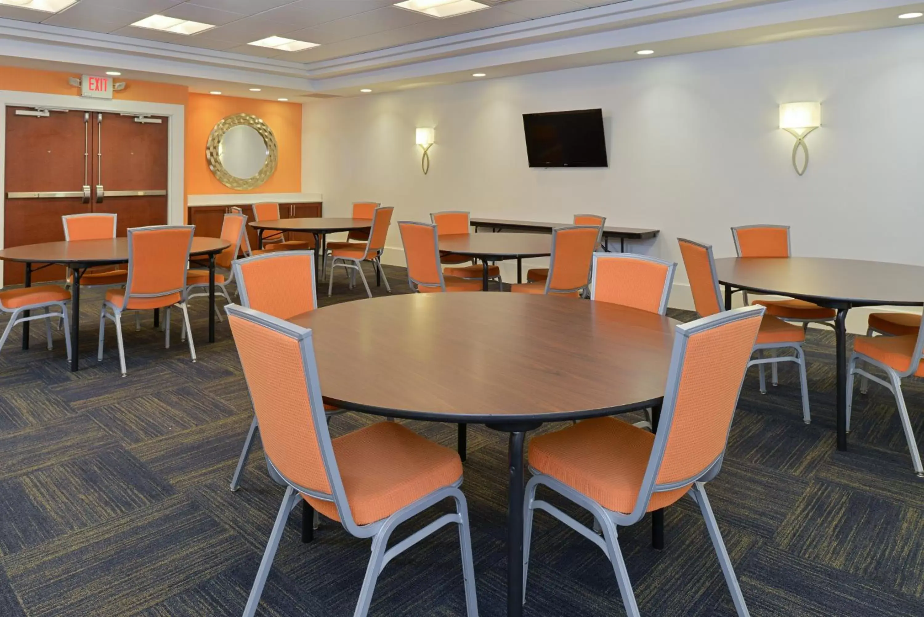 Meeting/conference room, Restaurant/Places to Eat in Holiday Inn Express Hotel & Suites Terre Haute, an IHG Hotel