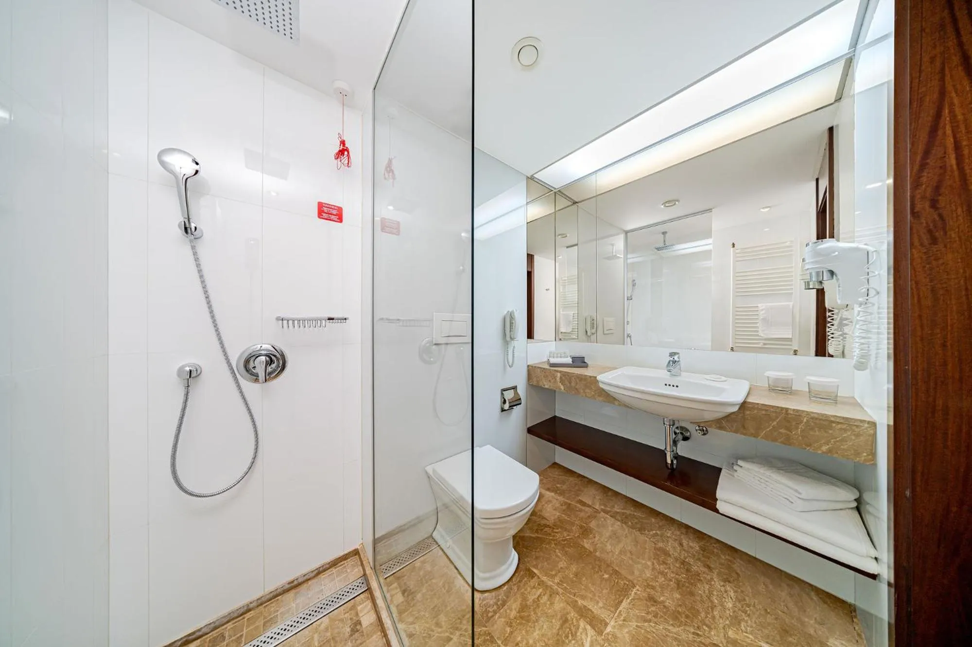 Shower in Hotel International