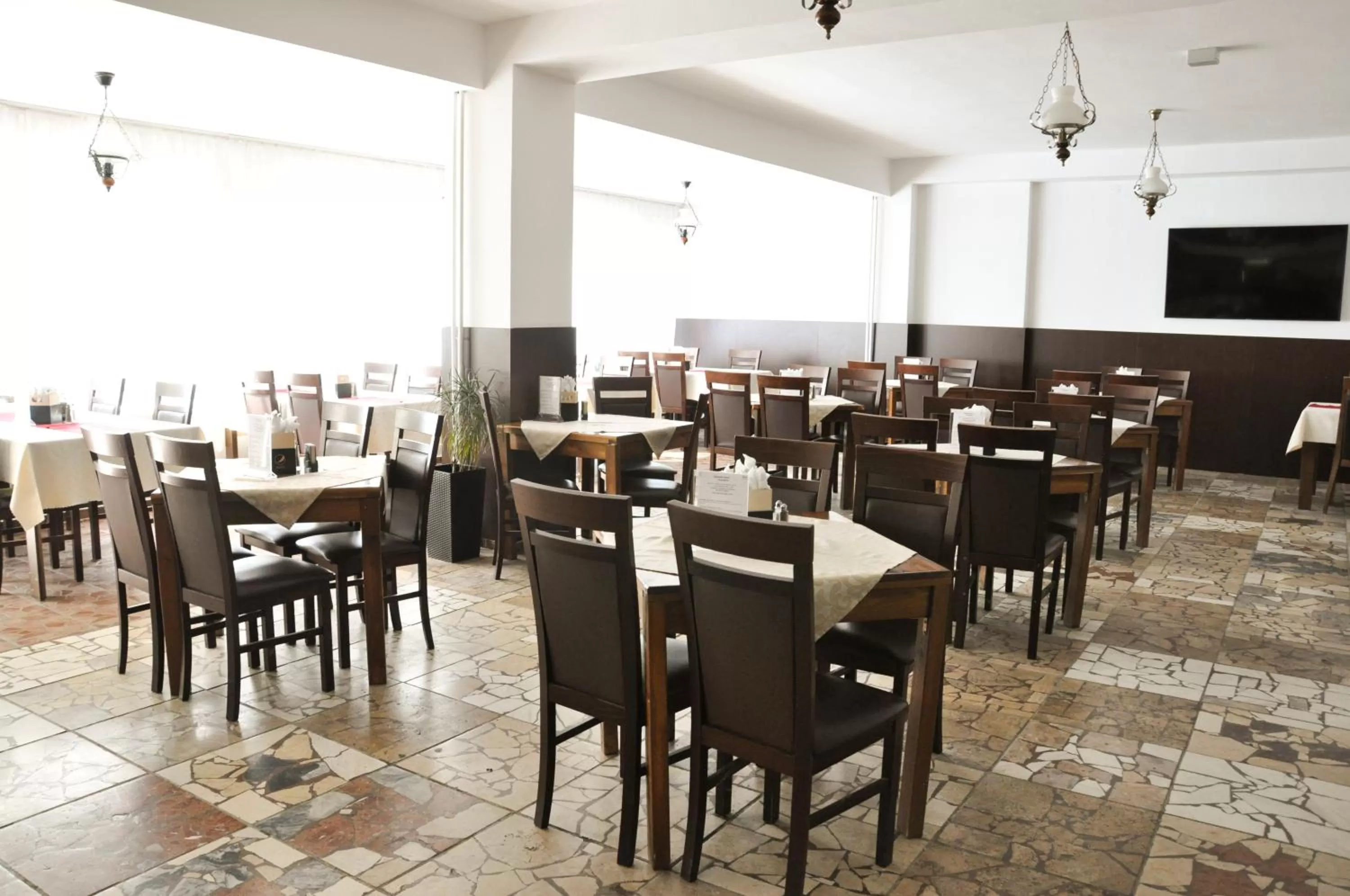 Restaurant/places to eat in Hotel Garni