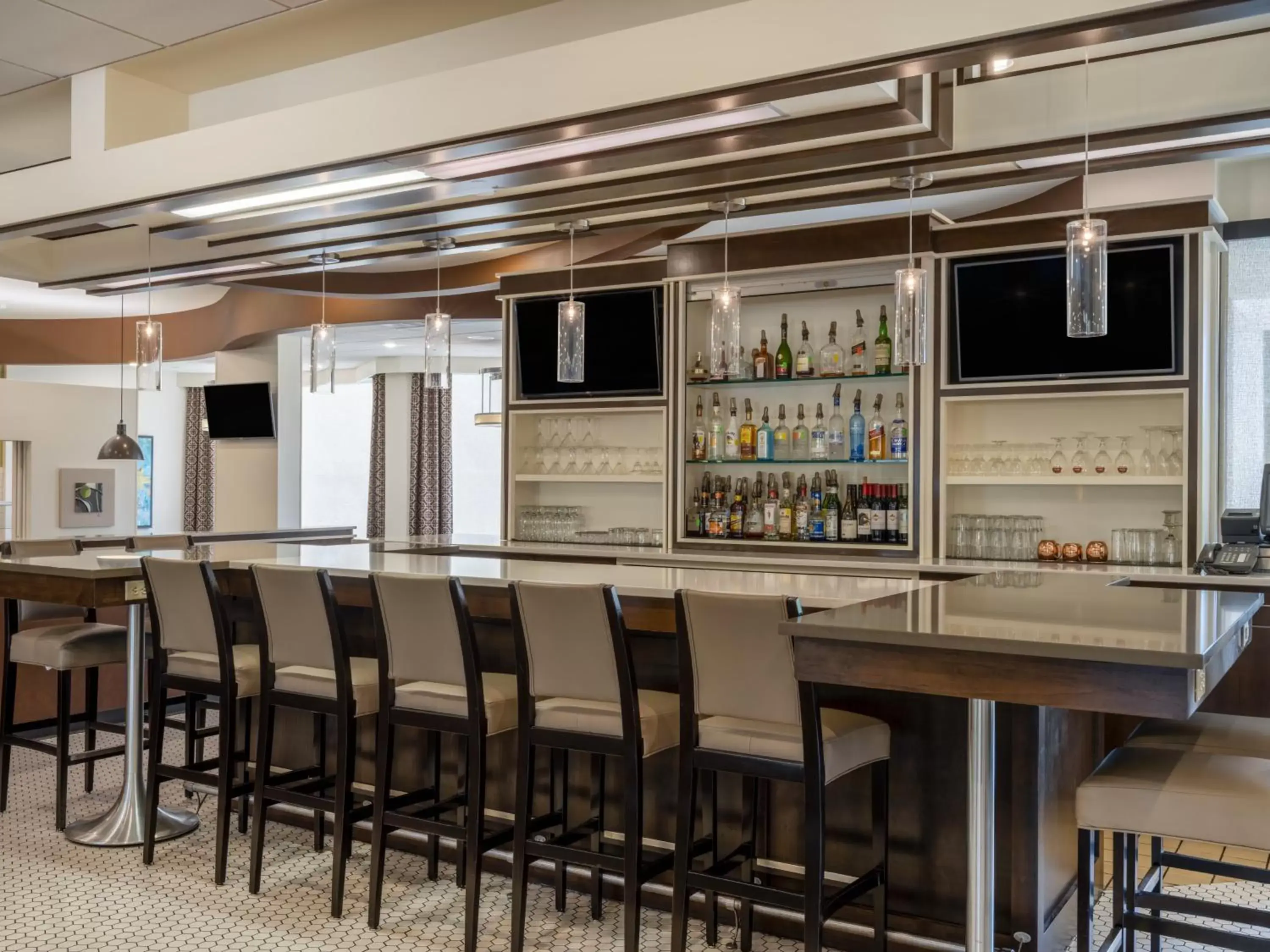 Lounge or bar, Lounge/Bar in Holiday Inn Greensboro Coliseum, an IHG Hotel