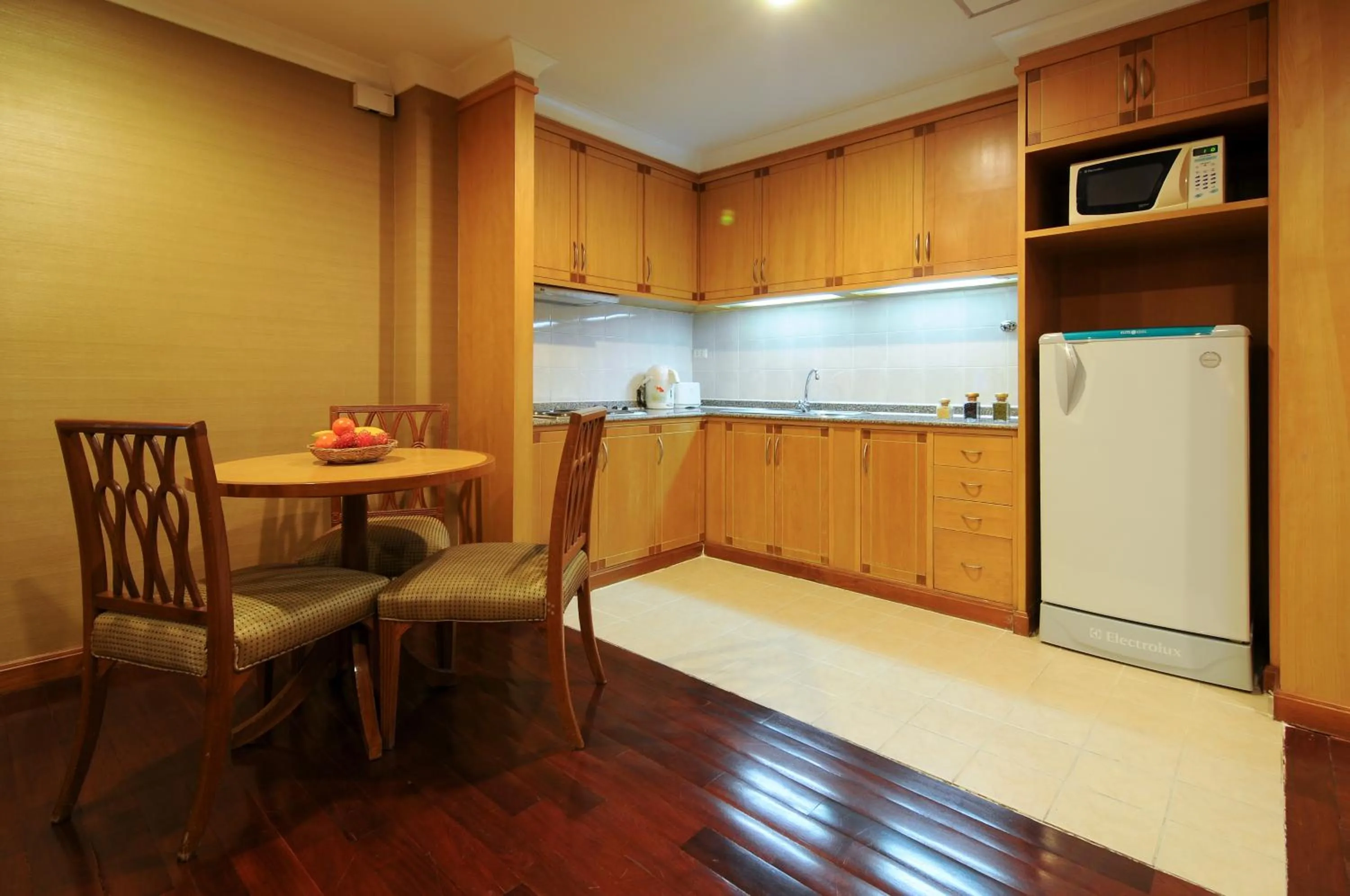 Kitchen or kitchenette in Admiral Suites Bangkok