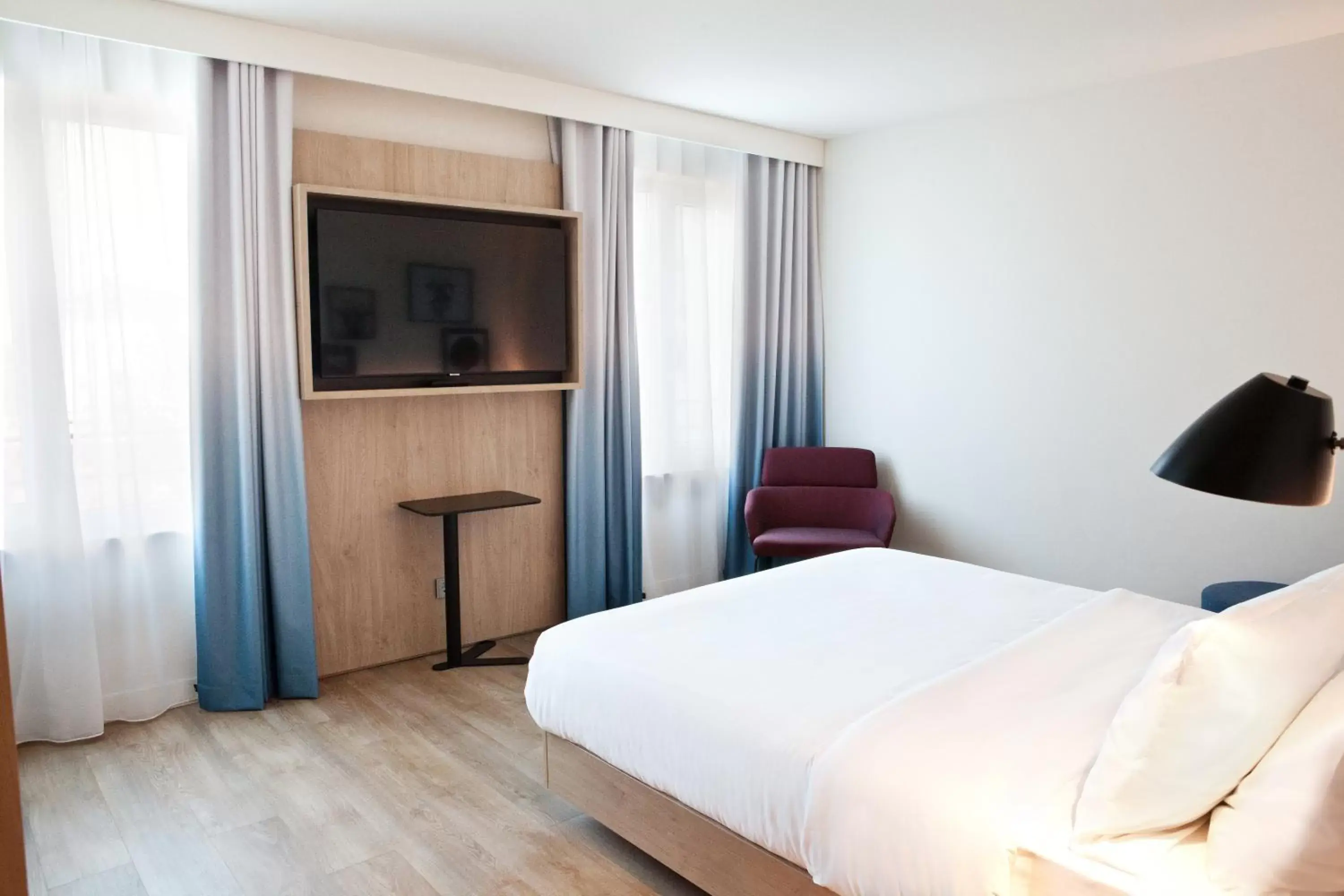 Photo of the whole room, Bed in Hampton By Hilton Regensburg
